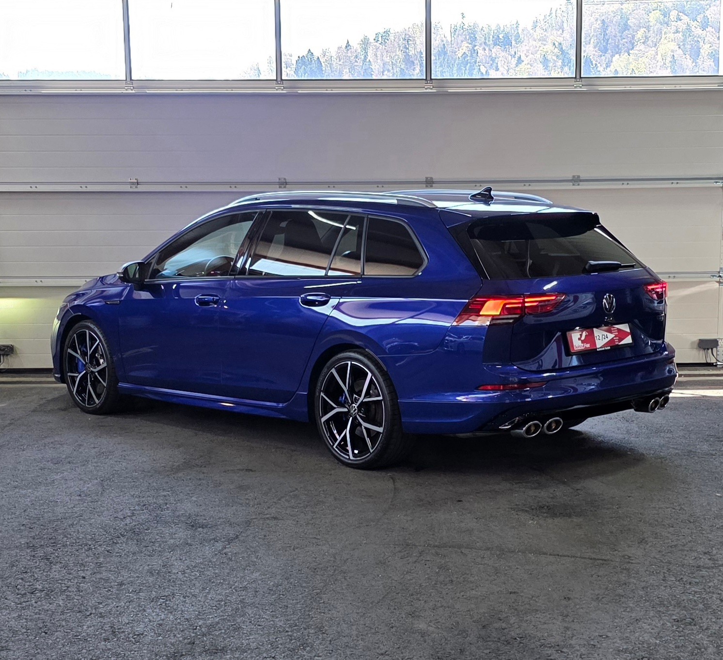 VW Golf Variant 2.0 TSI R DSG 4Motion *ACC*LaneAssist*Lenkrad- und Sitzheizung*Ambientebeleuchtung*Carplay/AndroidAuto*-image-2