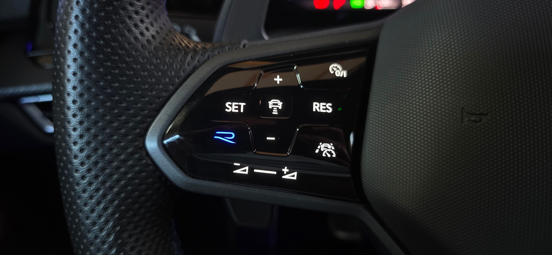 VW Golf Variant 2.0 TSI R DSG 4Motion *ACC*LaneAssist*Lenkrad- und Sitzheizung*Ambientebeleuchtung*Carplay/AndroidAuto*-image-14