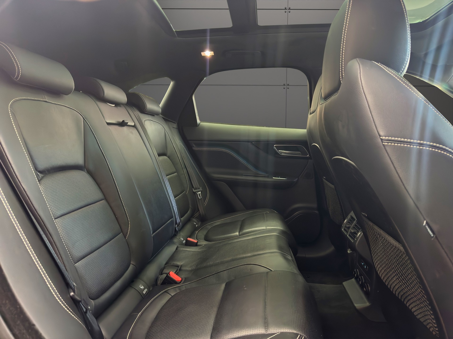 JAGUAR F-Pace 3.0 V6 S AWD Automatik-image-14