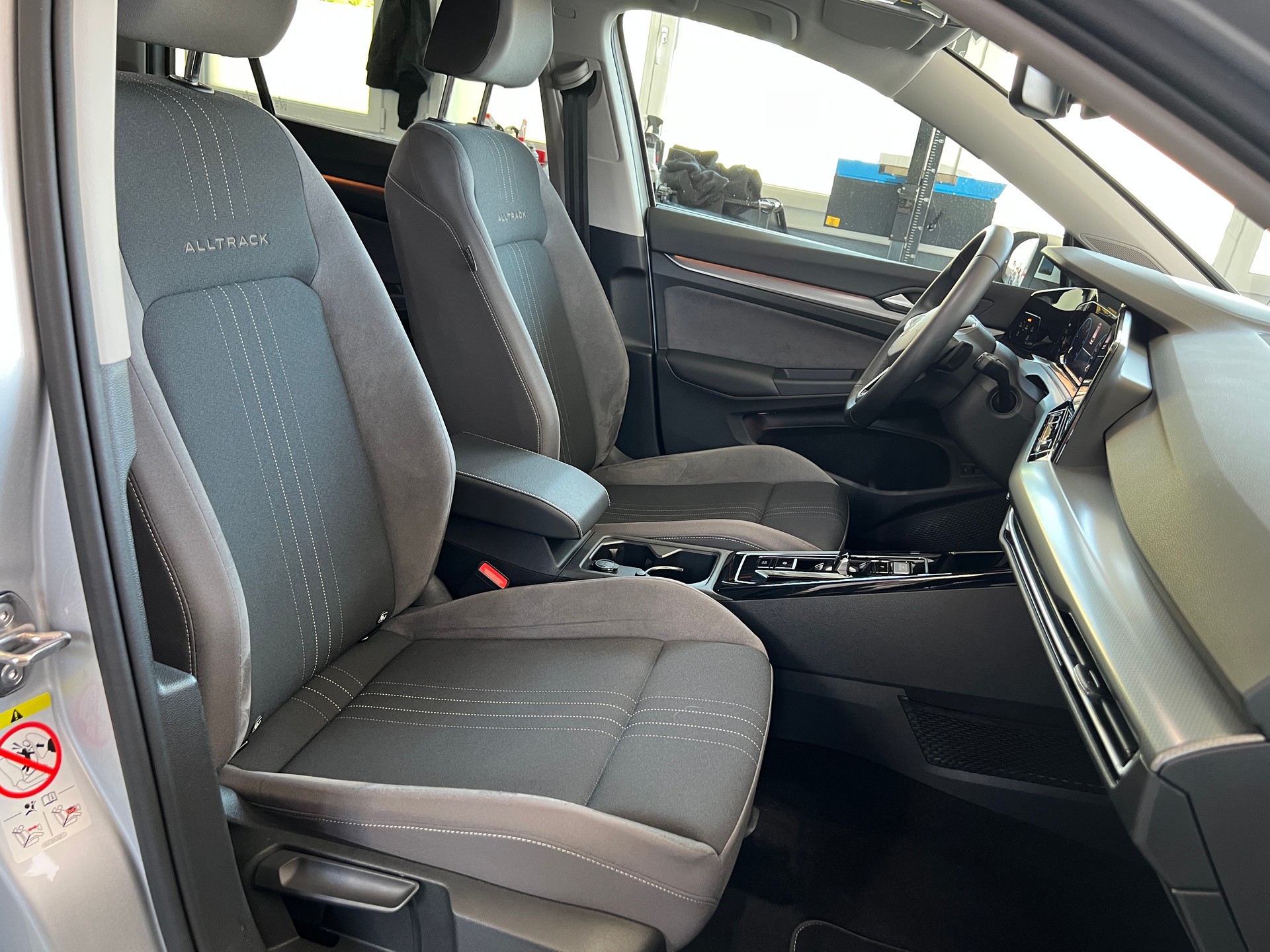 VW Golf 2.0 TDI Alltrack DSG 4Motion-image-5