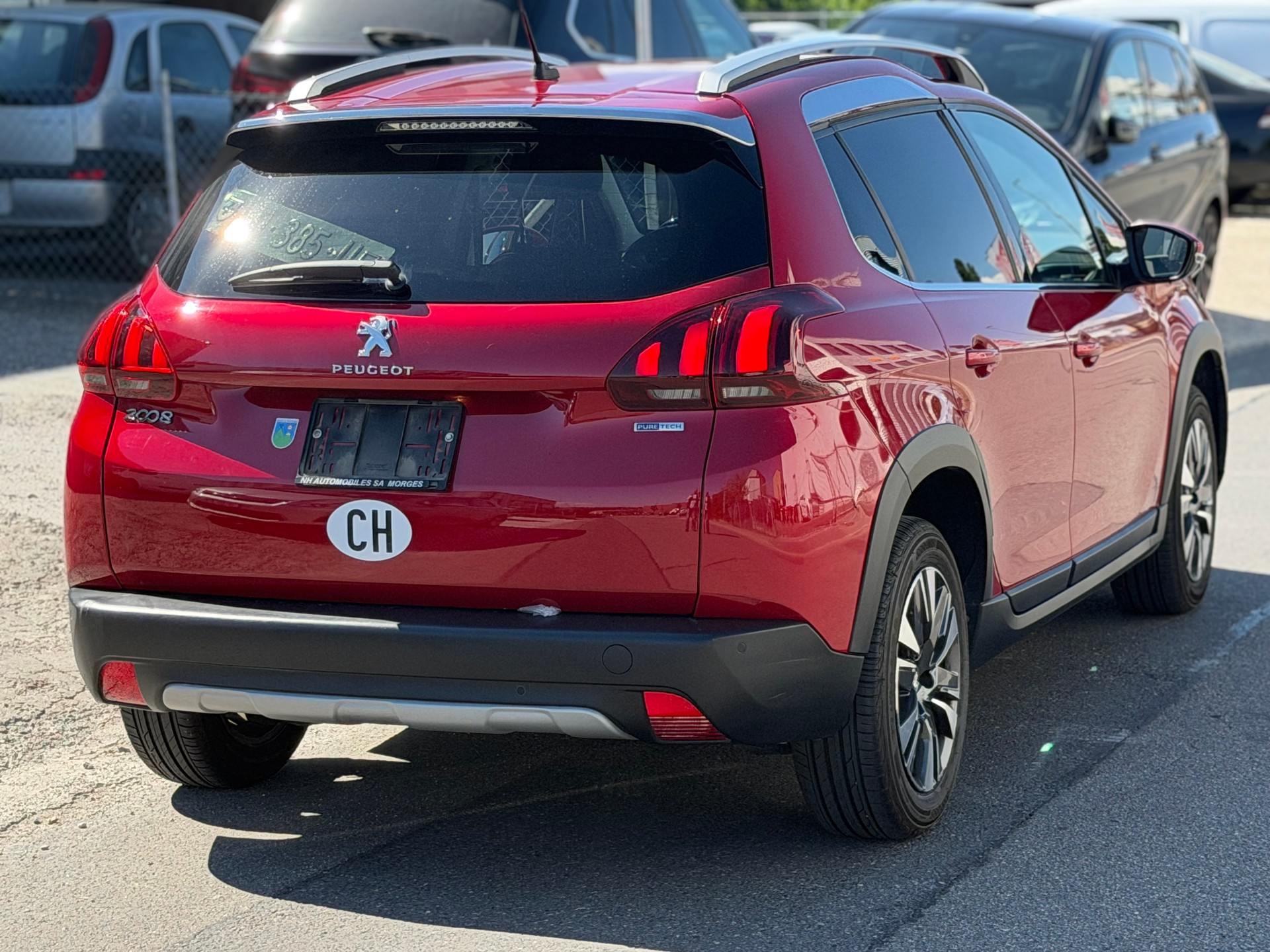PEUGEOT 2008 1.2 PureTech Allure EAT6-image-3