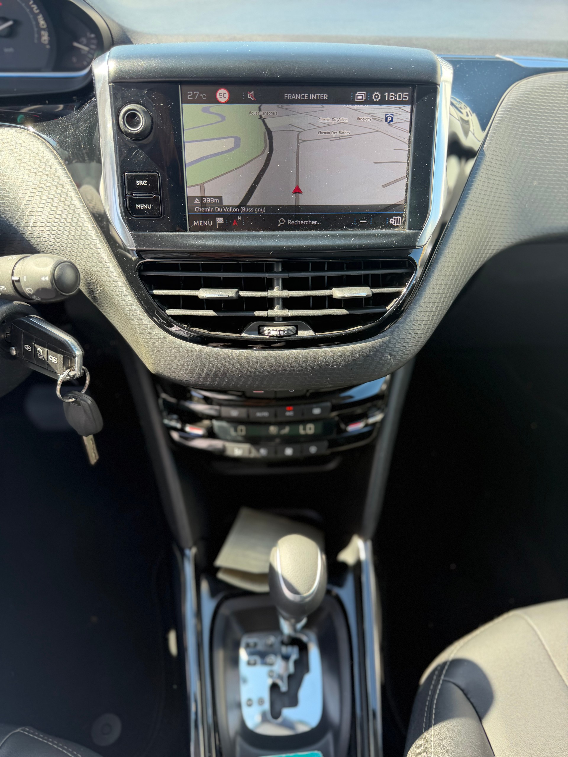PEUGEOT 2008 1.2 PureTech Allure EAT6-image-10