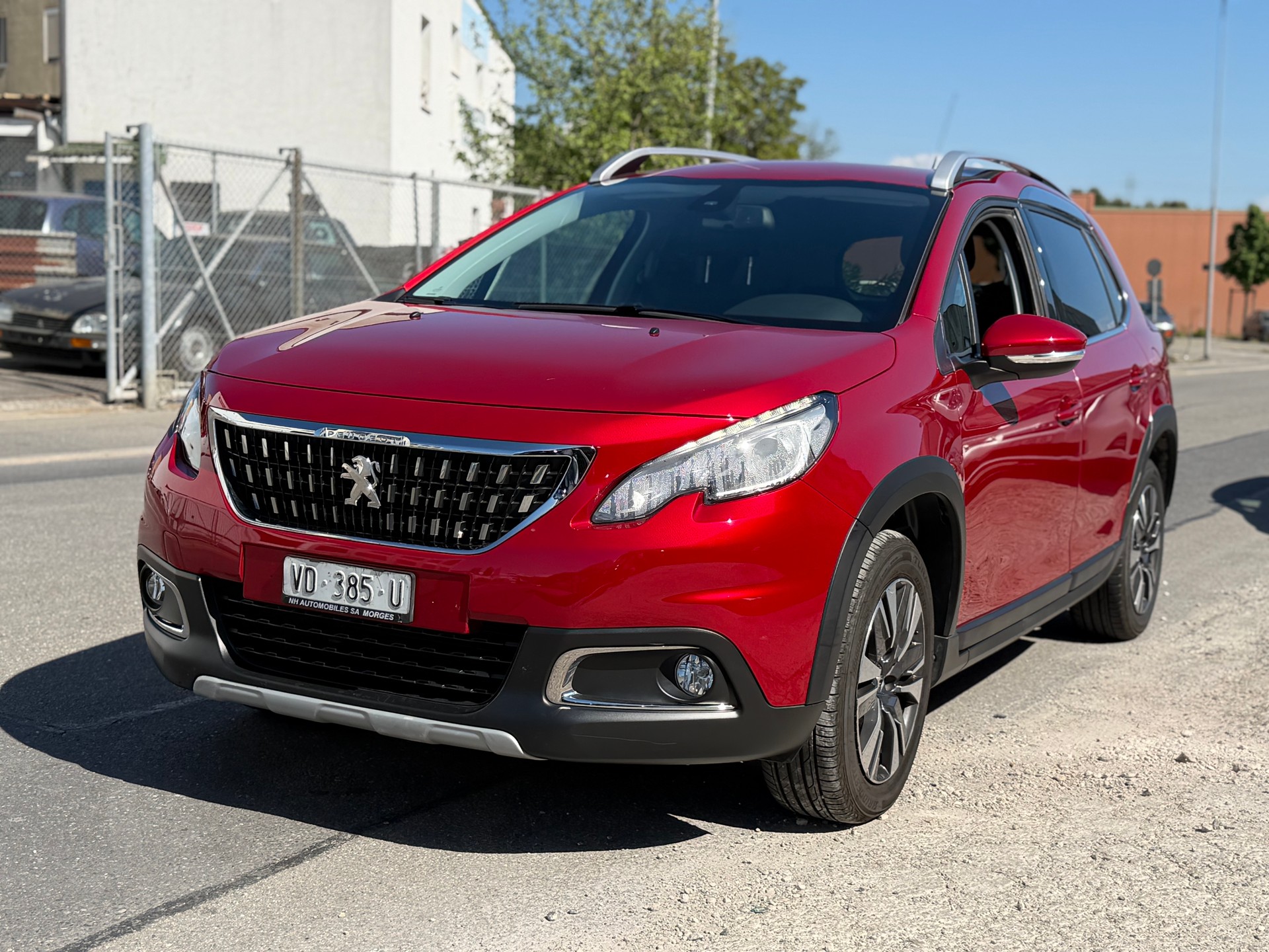 PEUGEOT 2008 1.2 PureTech Allure EAT6-image-1