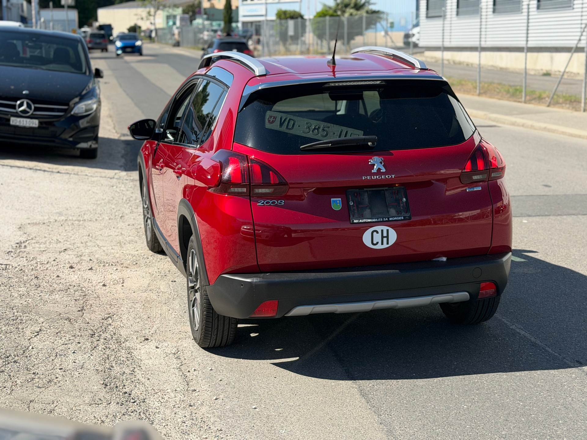 PEUGEOT 2008 1.2 PureTech Allure EAT6-image-5
