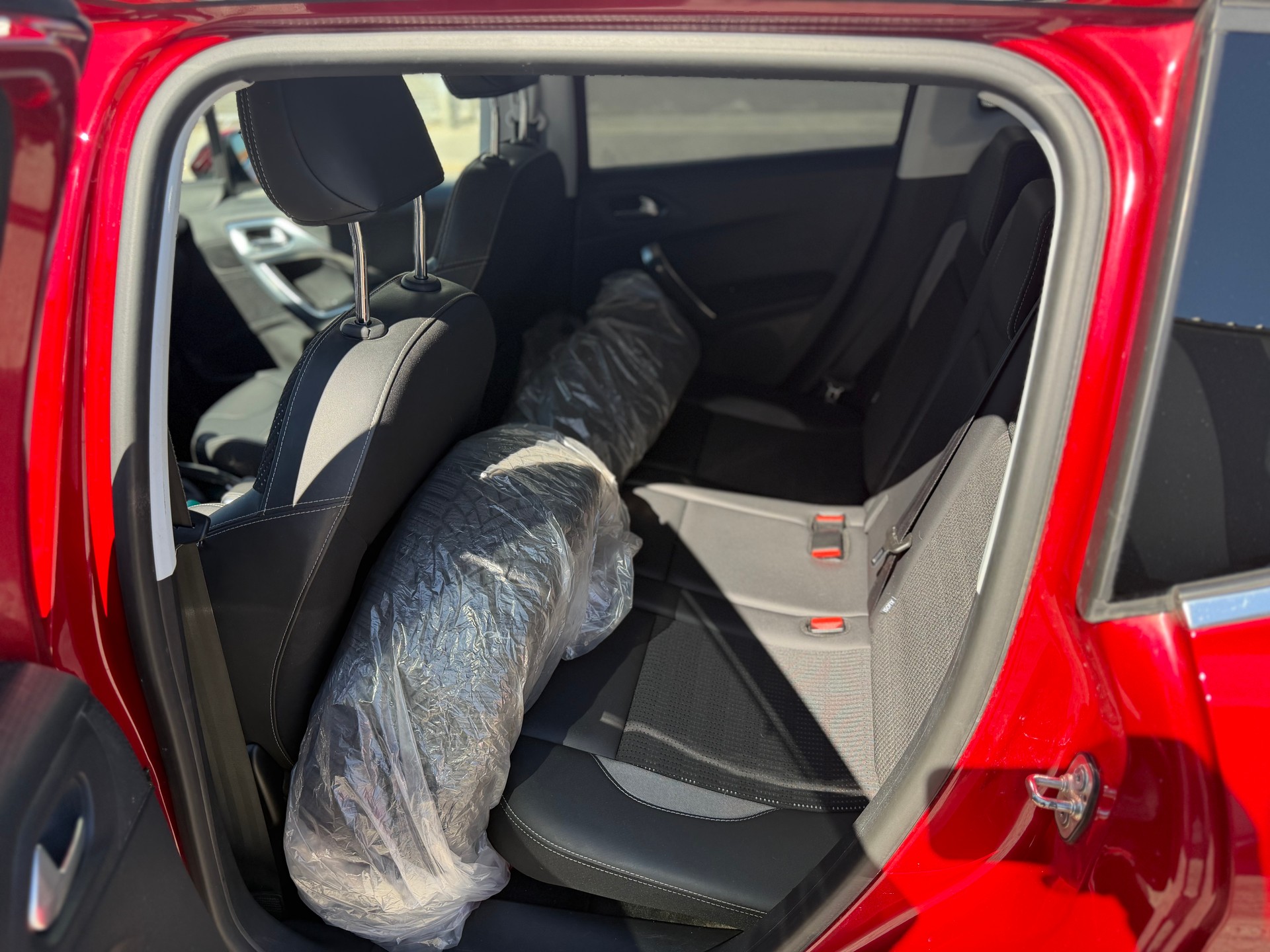 PEUGEOT 2008 1.2 PureTech Allure EAT6-image-7