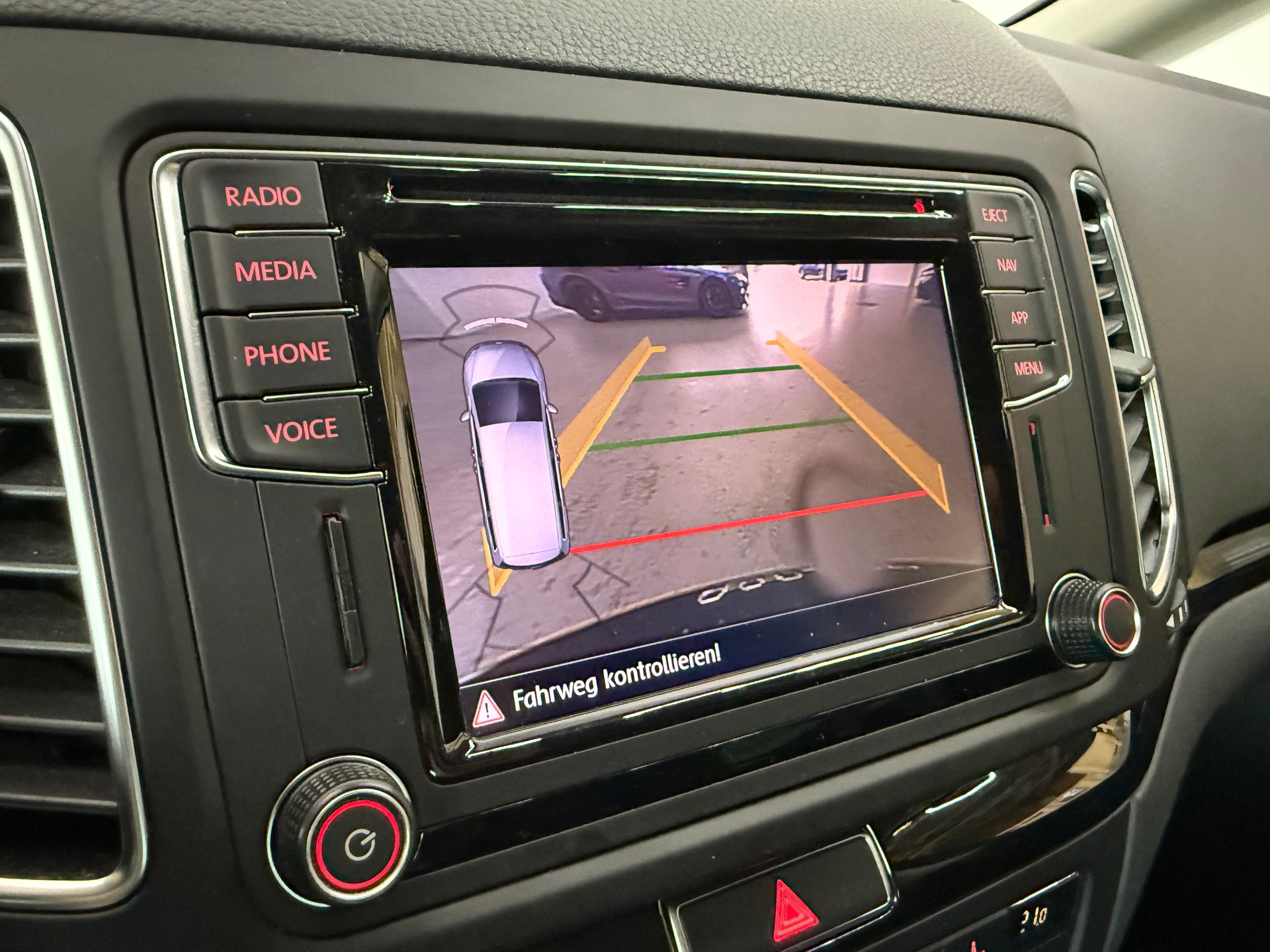 VW Sharan 2.0 TDI BMT Highline 4Motion DSG-image-21