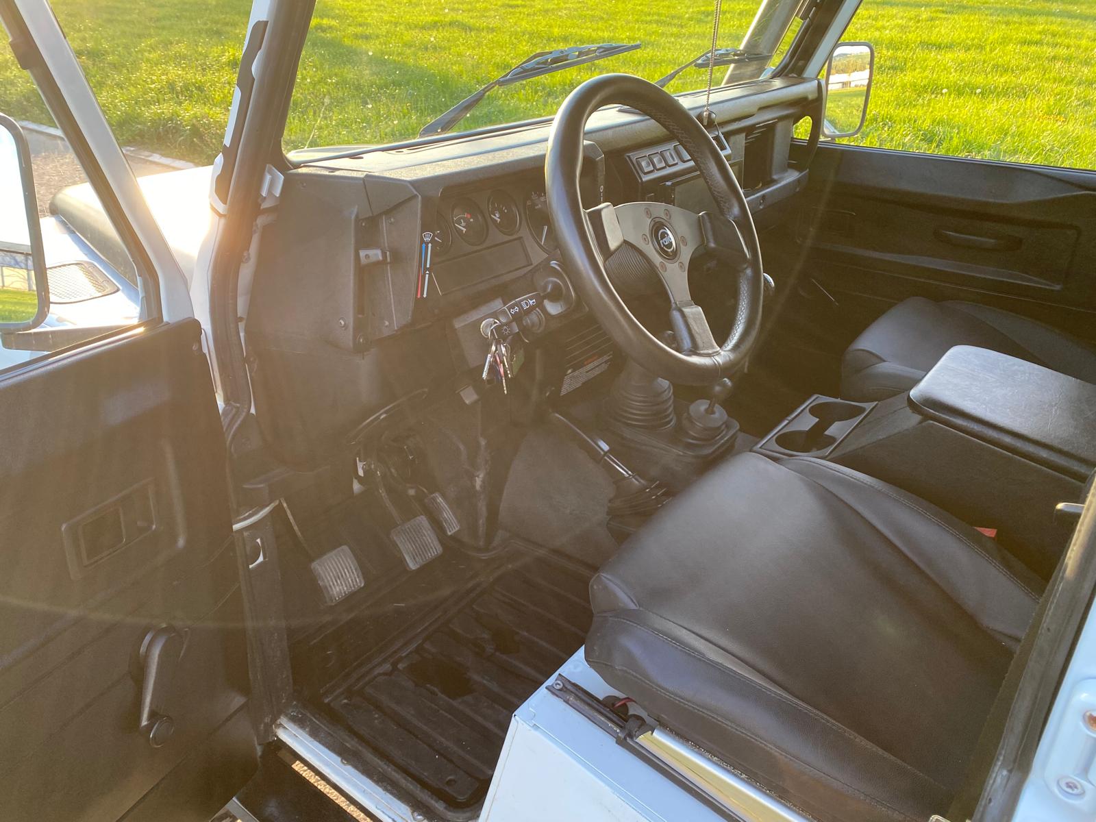 LAND ROVER Defender 130 2.5Td5 DoubleCab-image-12