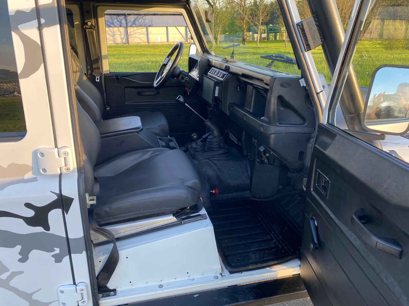 LAND ROVER Defender 130 2.5Td5 DoubleCab-image-11
