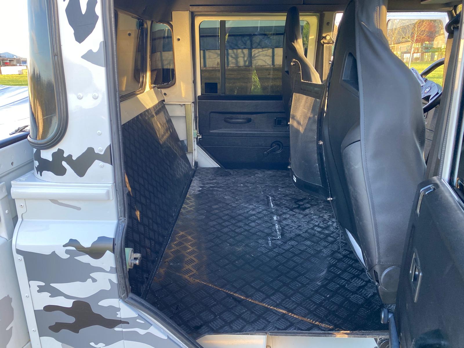 LAND ROVER Defender 130 2.5Td5 DoubleCab-image-13