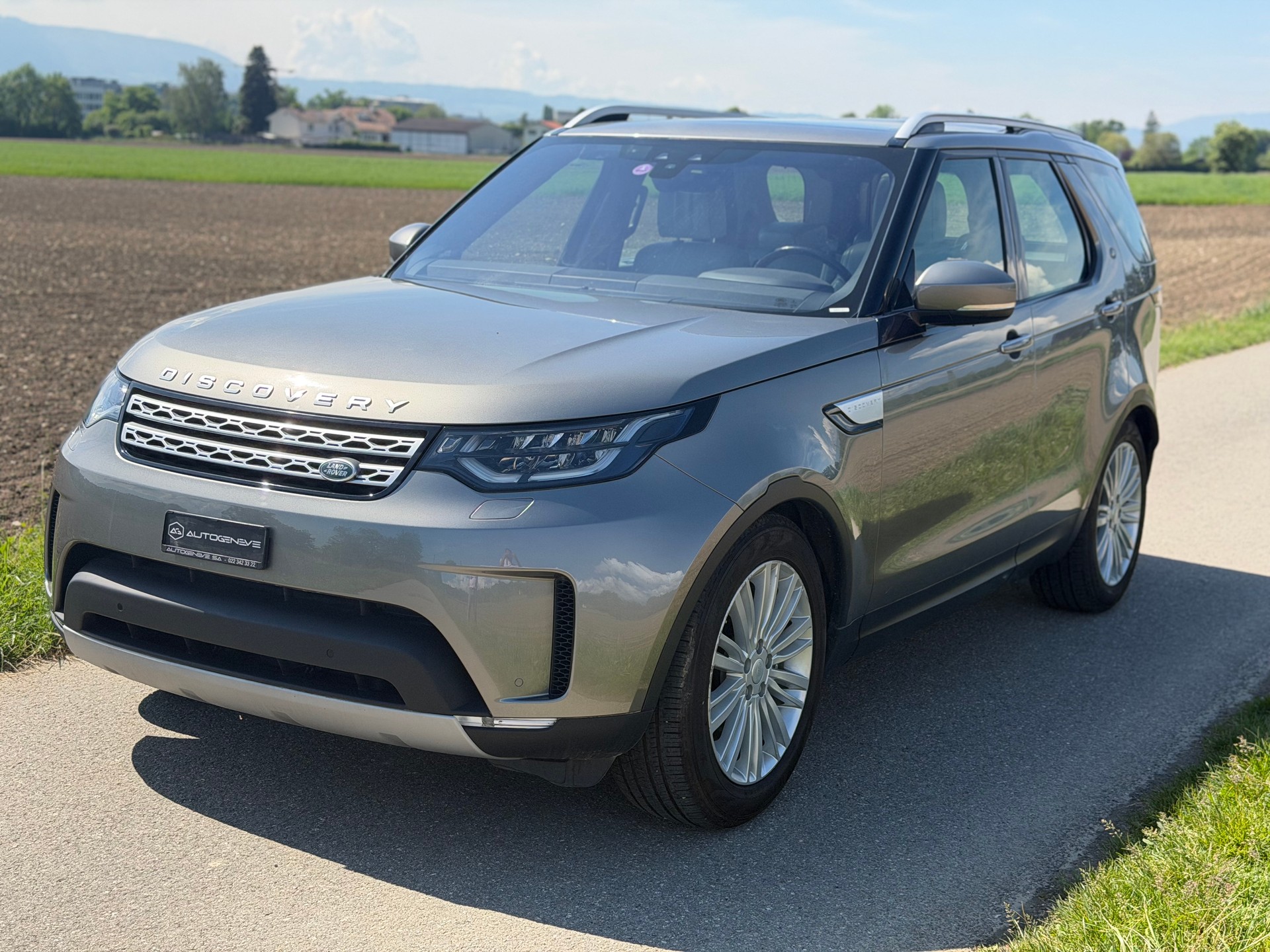 LAND ROVER Discovery 3.0 Si6 HSE Luxury Automatic-image-4