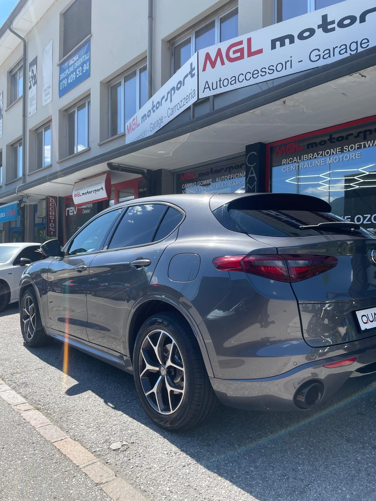 ALFA ROMEO Stelvio 2.0 Executive Q4 Automatic-image-4