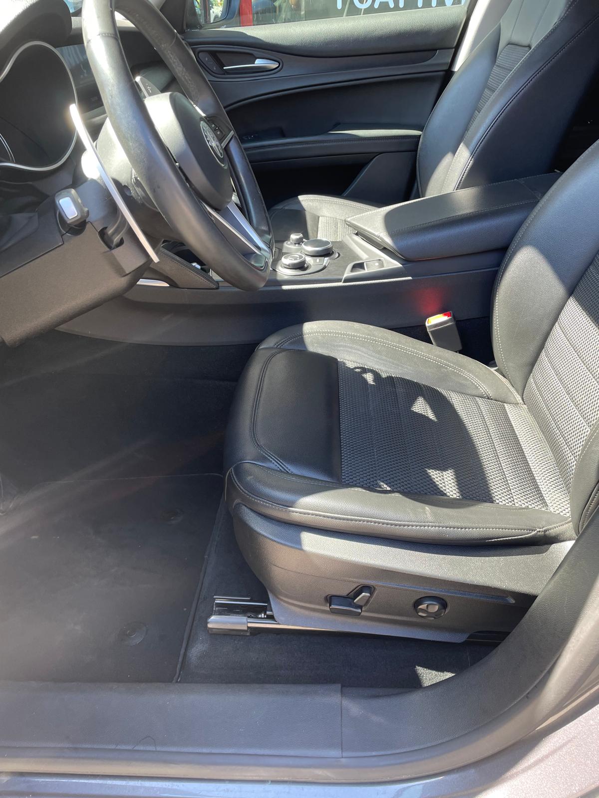 ALFA ROMEO Stelvio 2.0 Executive Q4 Automatic-image-5