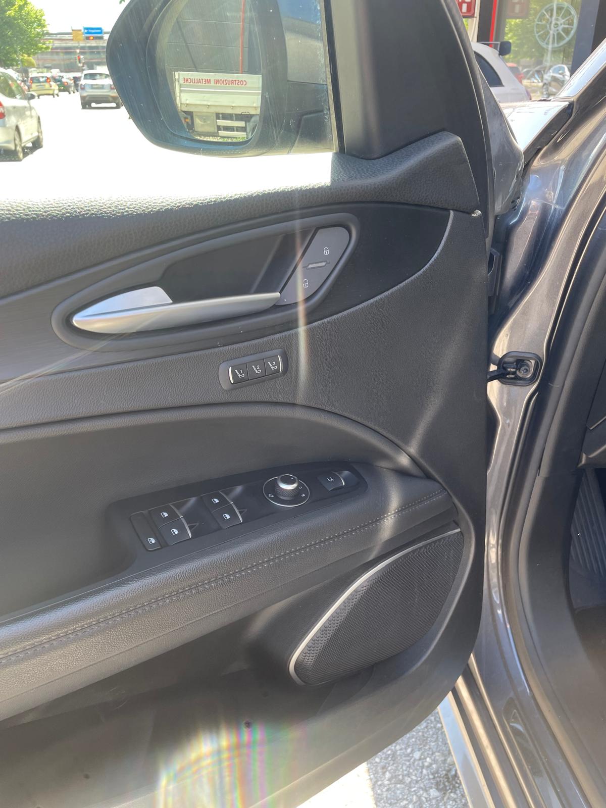 ALFA ROMEO Stelvio 2.0 Executive Q4 Automatic-image-6