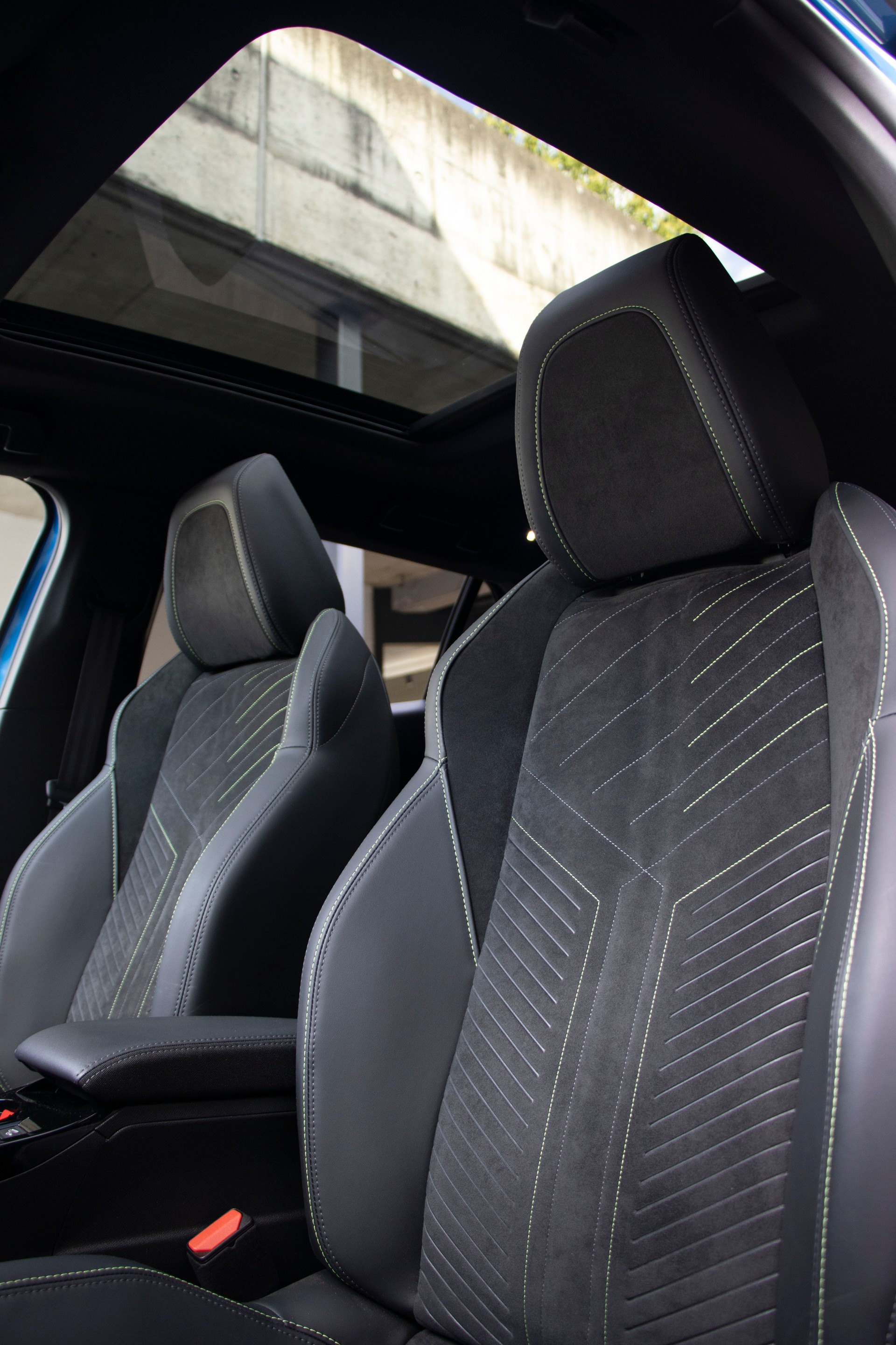 PEUGEOT 2008 1.2 PureTech GT-image-6