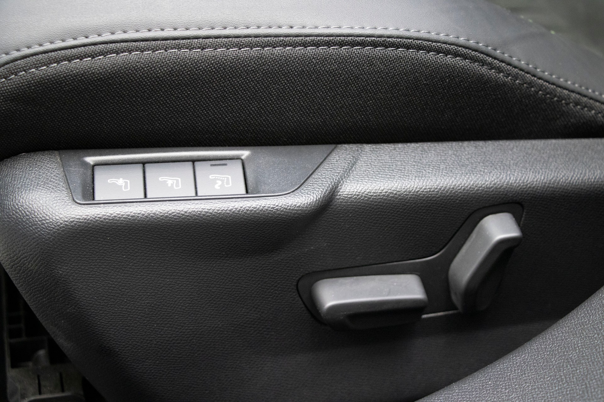 PEUGEOT 2008 1.2 PureTech GT-image-7
