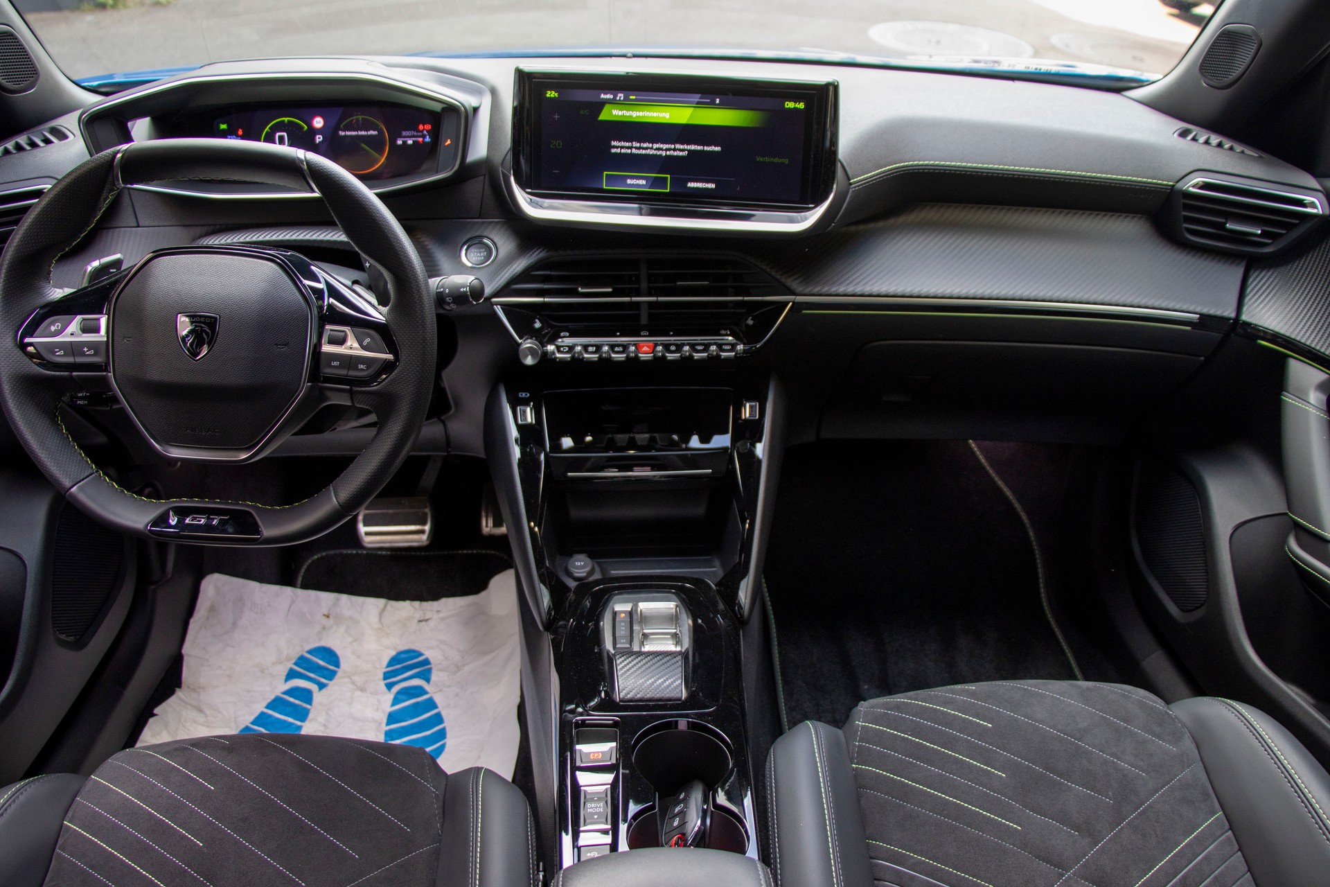 PEUGEOT 2008 1.2 PureTech GT-image-4