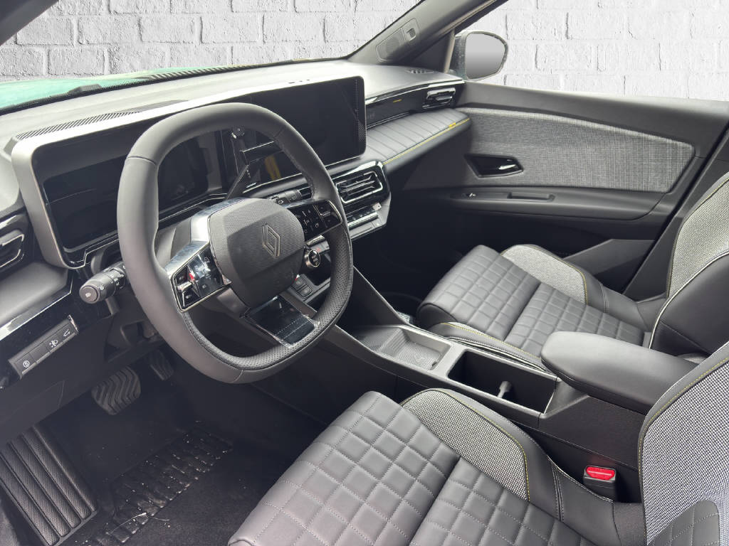 RENAULT R4 E-Tech Comfort Range iconic-image-5
