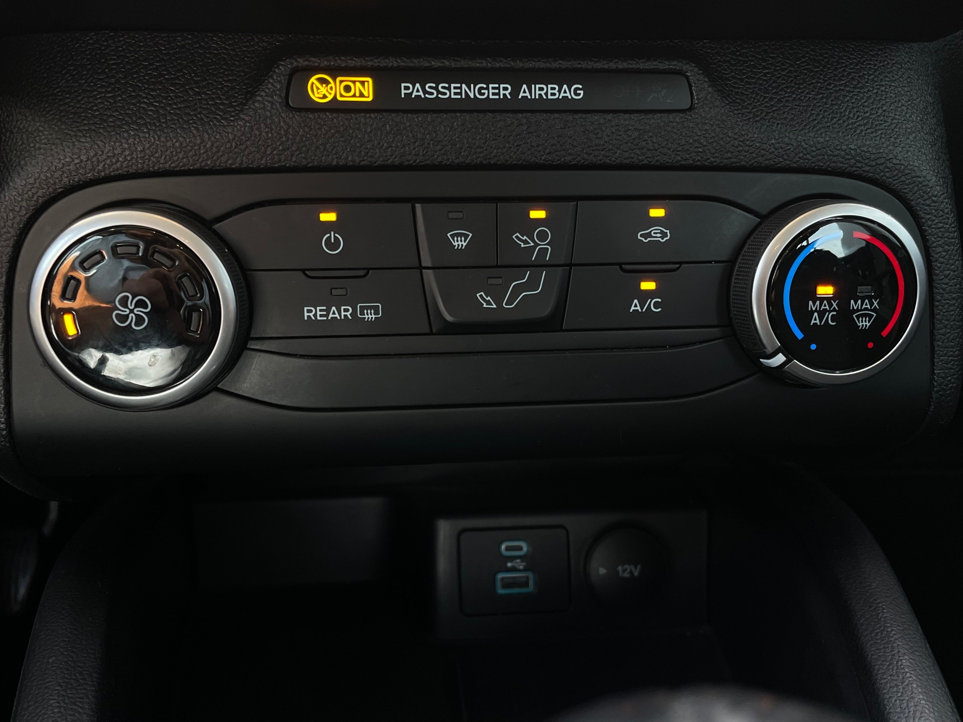 FORD Focus 1.5 TDCi Cool Connect-image-9