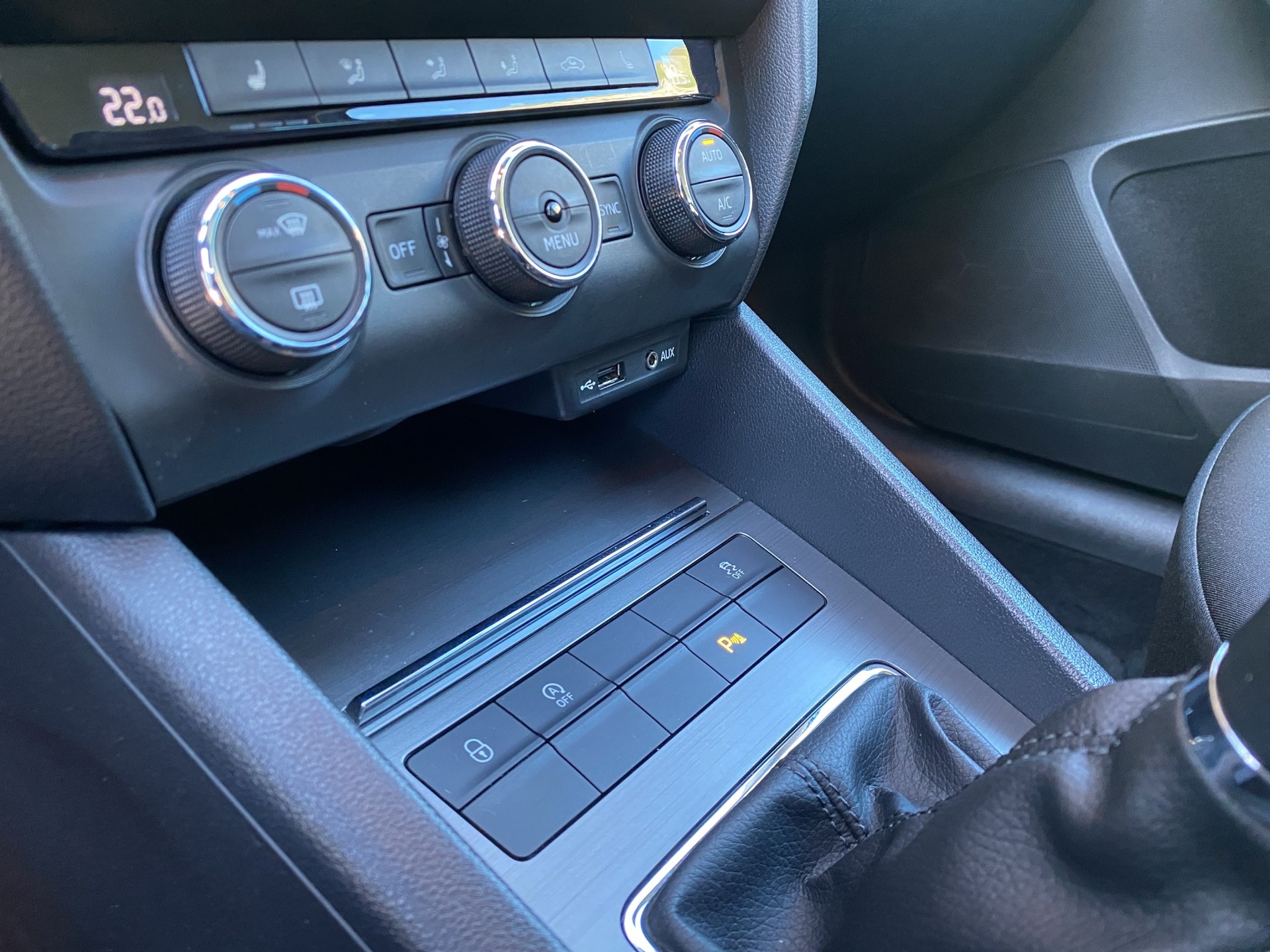 SKODA Octavia Combi 2.0 TDI Ambition 4x4-image-15