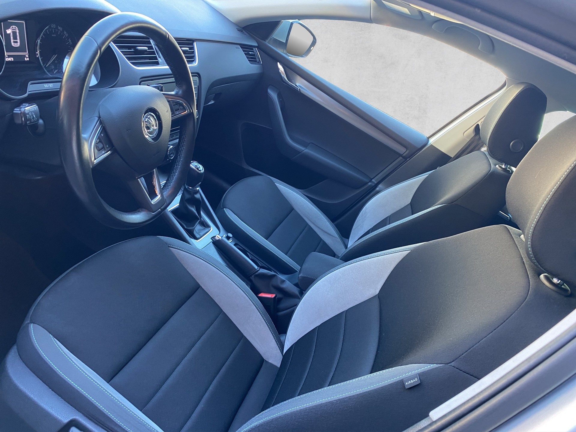 SKODA Octavia Combi 2.0 TDI Ambition 4x4-image-8