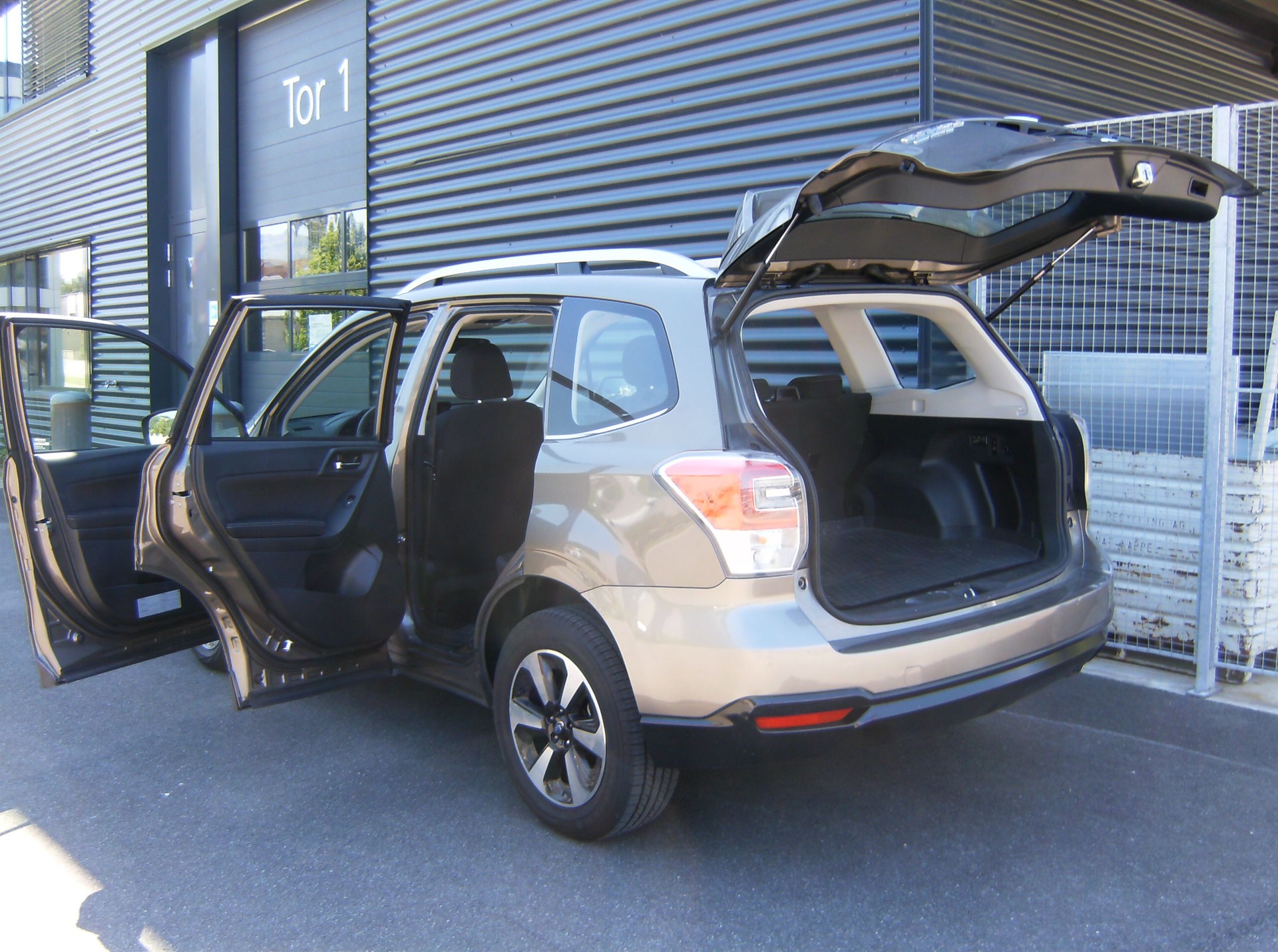 SUBARU Forester 2.0i Swiss-image-4