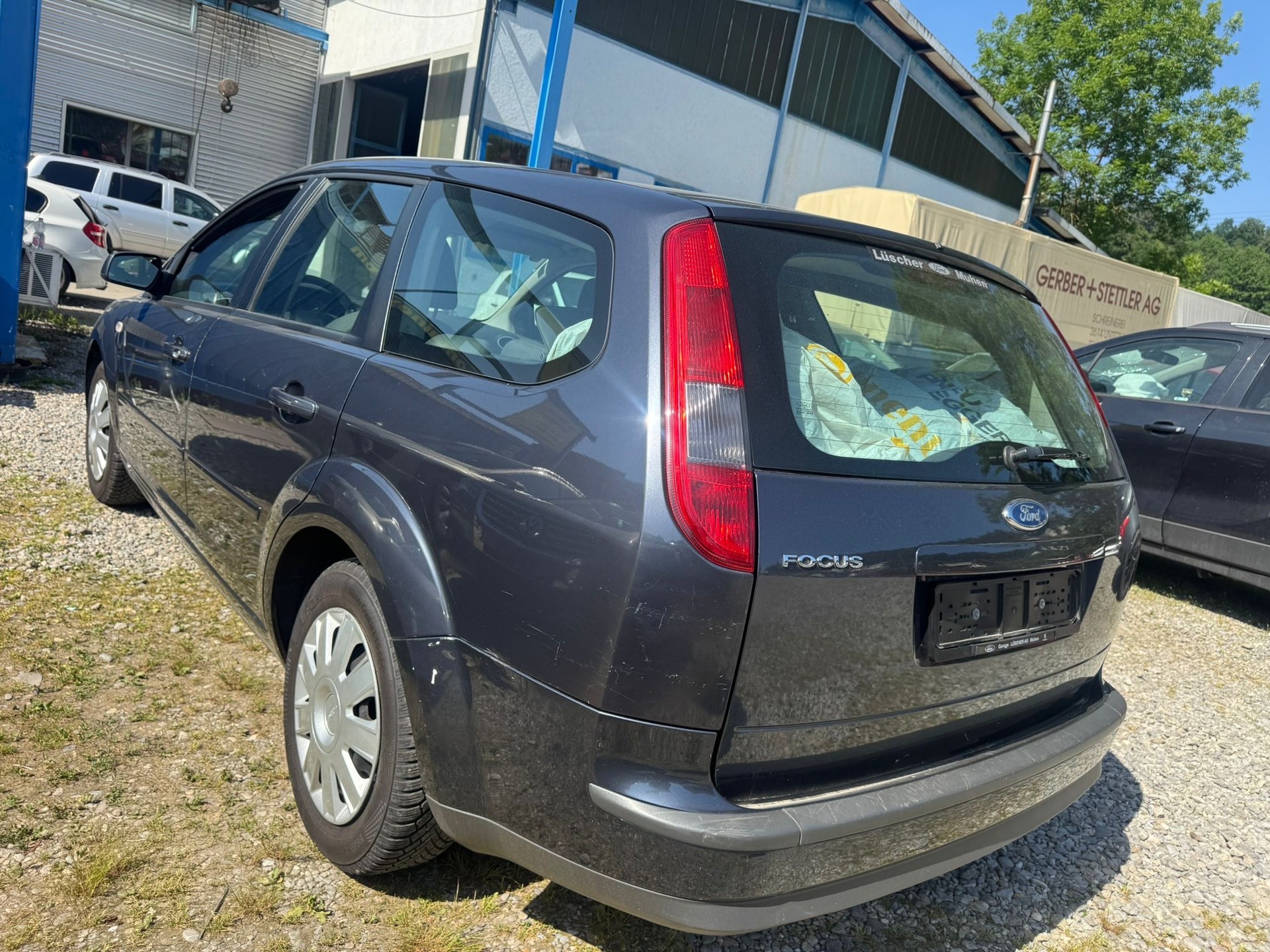 FORD Focus 1.8i Ghia-image-2