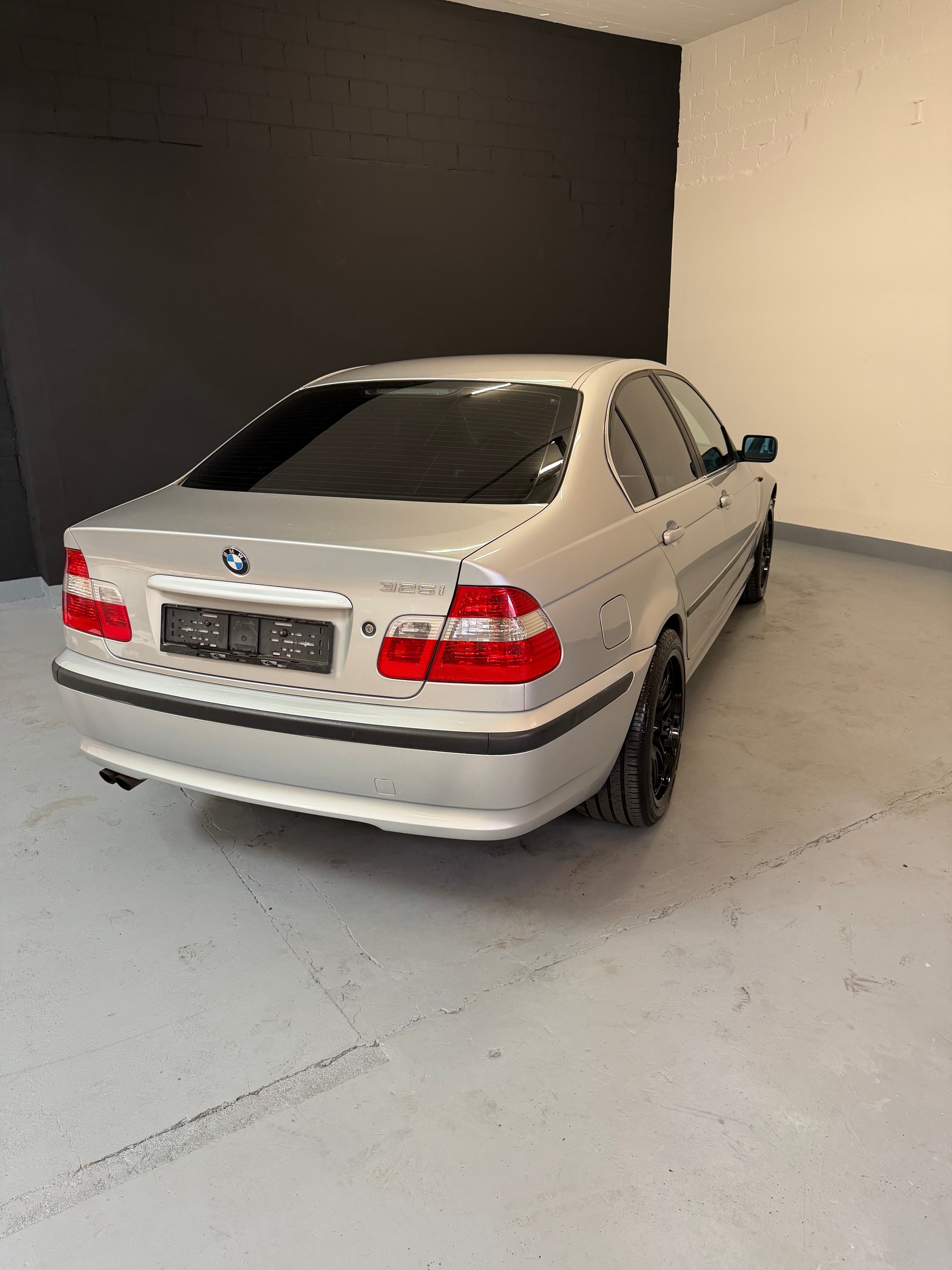 BMW 325i ***CH-Fahrzeug***-image-6