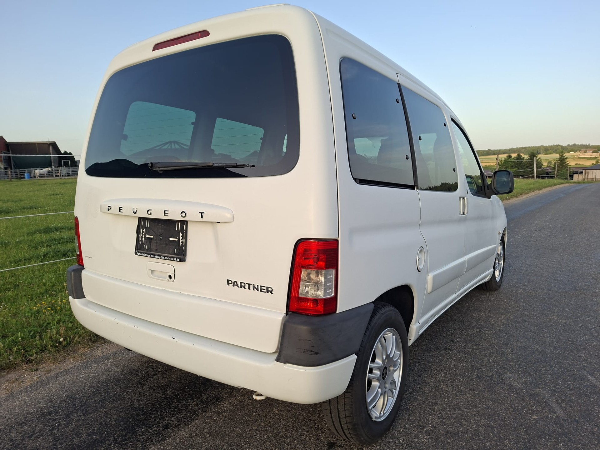 PEUGEOT Partner 1.6 HDI XT Plus-image-4