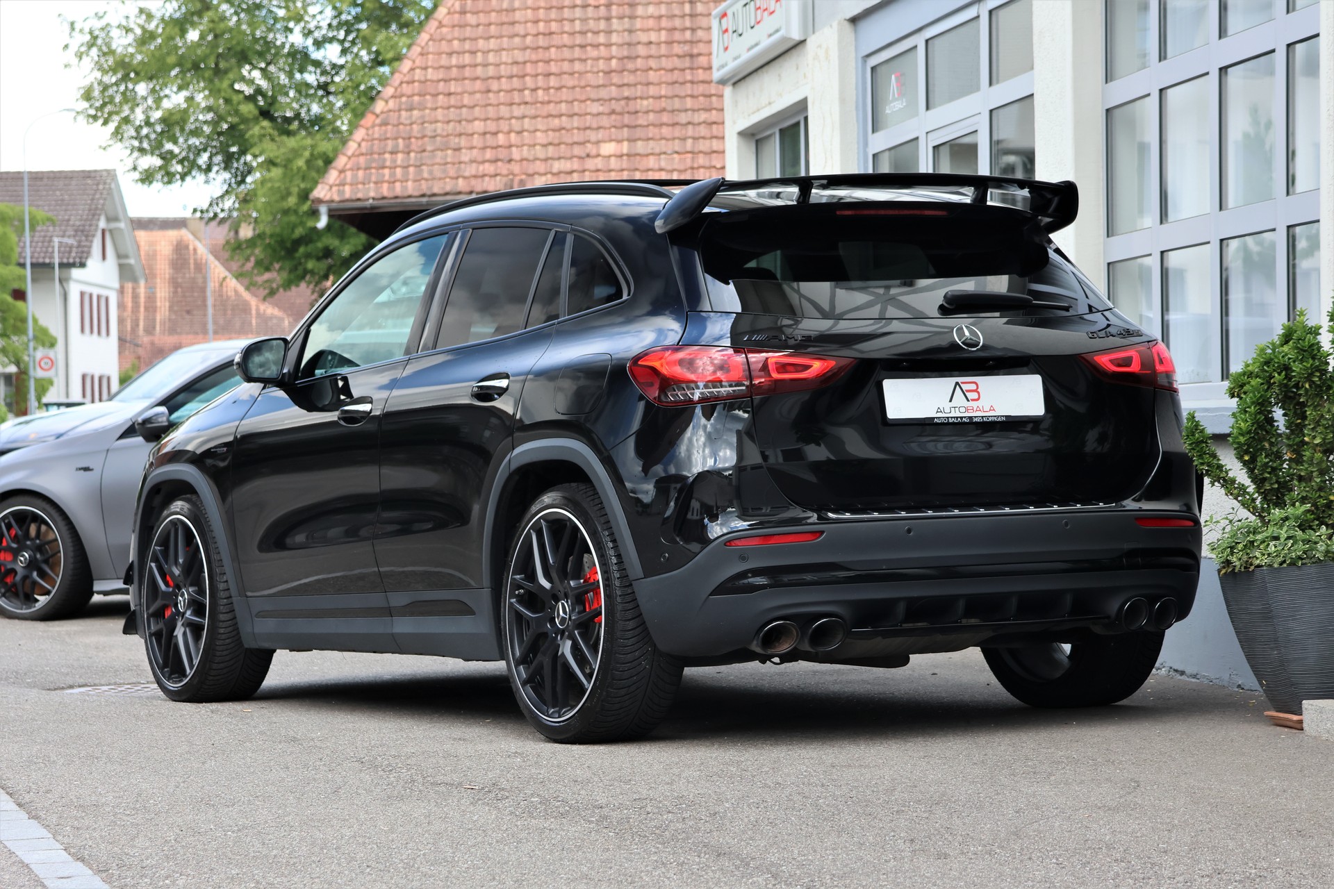 MERCEDES-BENZ GLA 45 S AMG 4Matic+ 8G-Speedshift DCT (CH)-showroom-element-2