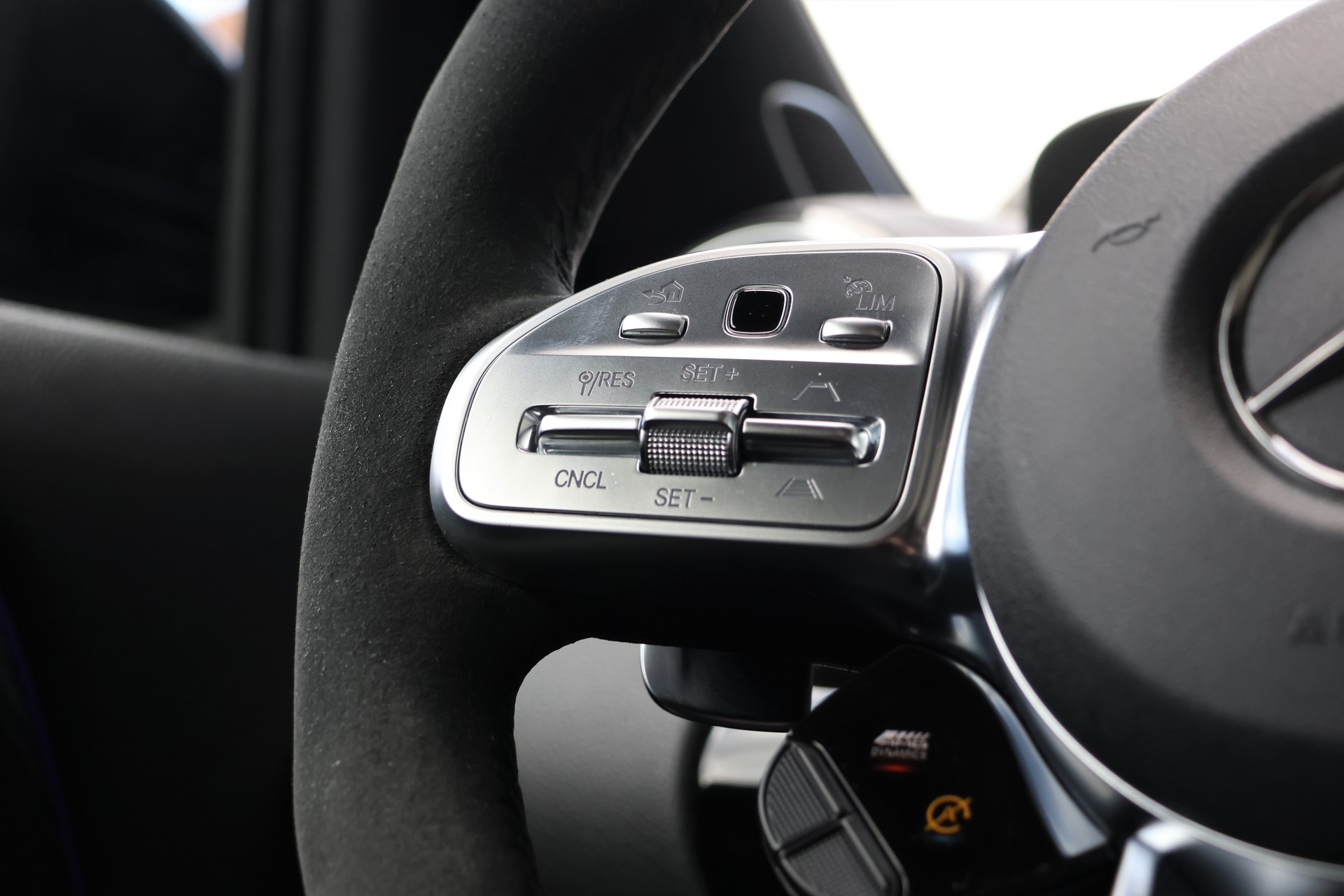 MERCEDES-BENZ GLA 45 S AMG 4Matic+ 8G-Speedshift DCT (CH)-image-17
