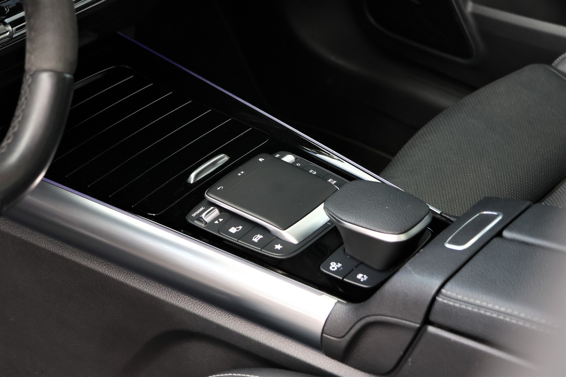 MERCEDES-BENZ GLA 45 S AMG 4Matic+ 8G-Speedshift DCT (CH)-image-11