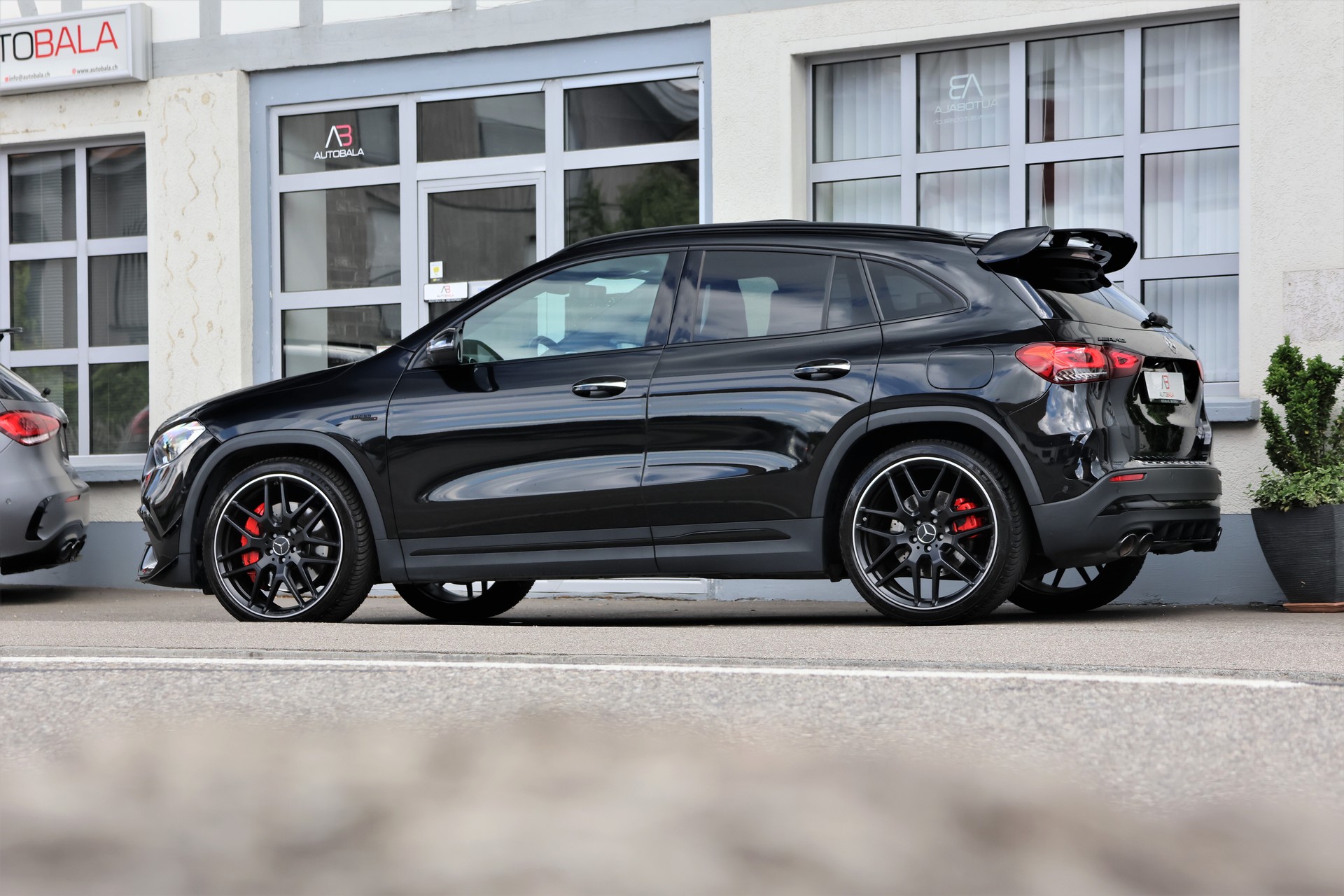 MERCEDES-BENZ GLA 45 S AMG 4Matic+ 8G-Speedshift DCT (CH)-showroom-element-3
