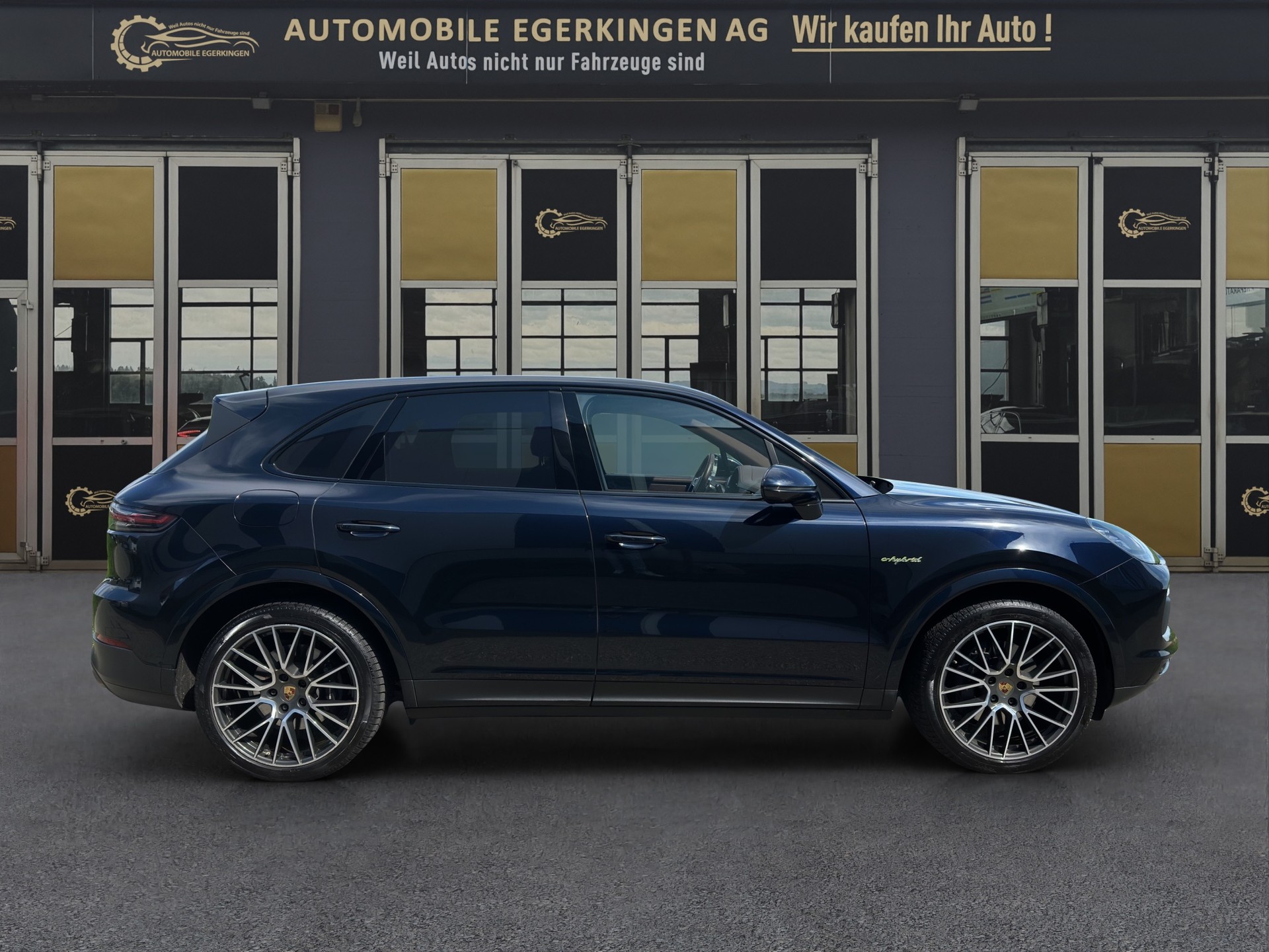 PORSCHE Cayenne E-Hybrid-image-3