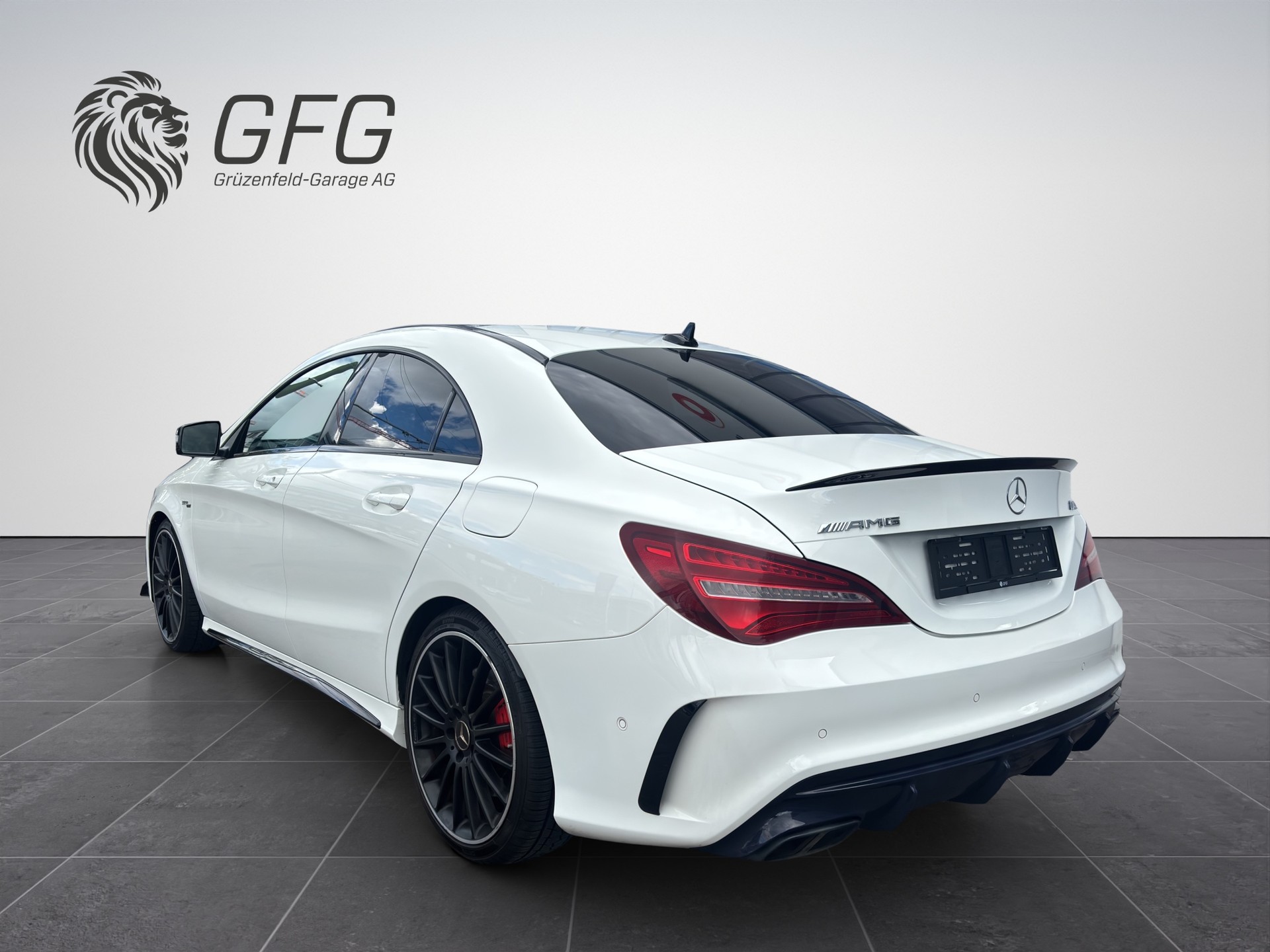 MERCEDES-BENZ CLA-Klasse C117 CLA 45 AMG 4m-showroom-element-3