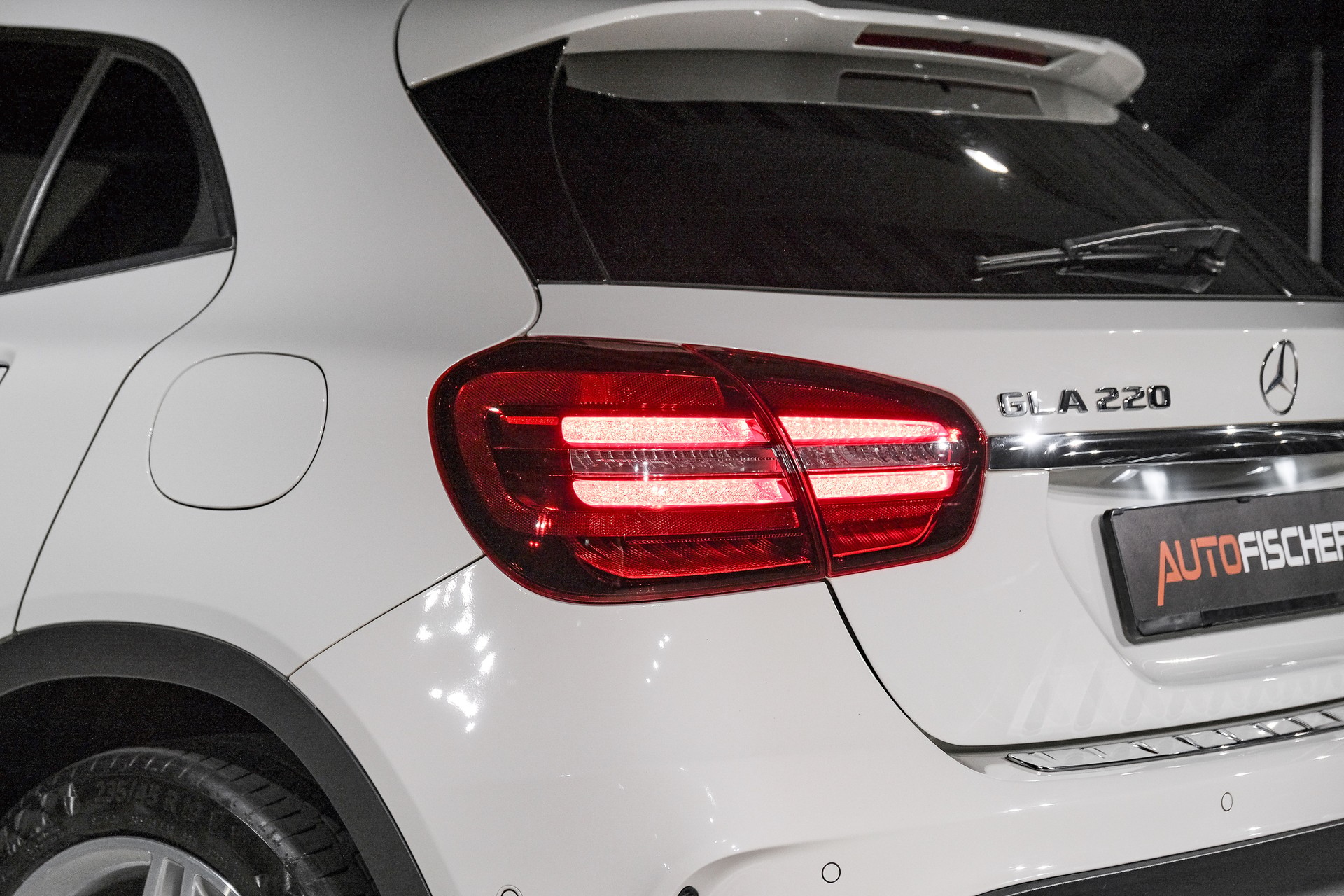 MERCEDES-BENZ GLA 220 AMG Line 4Matic 7G-DCT-image-24