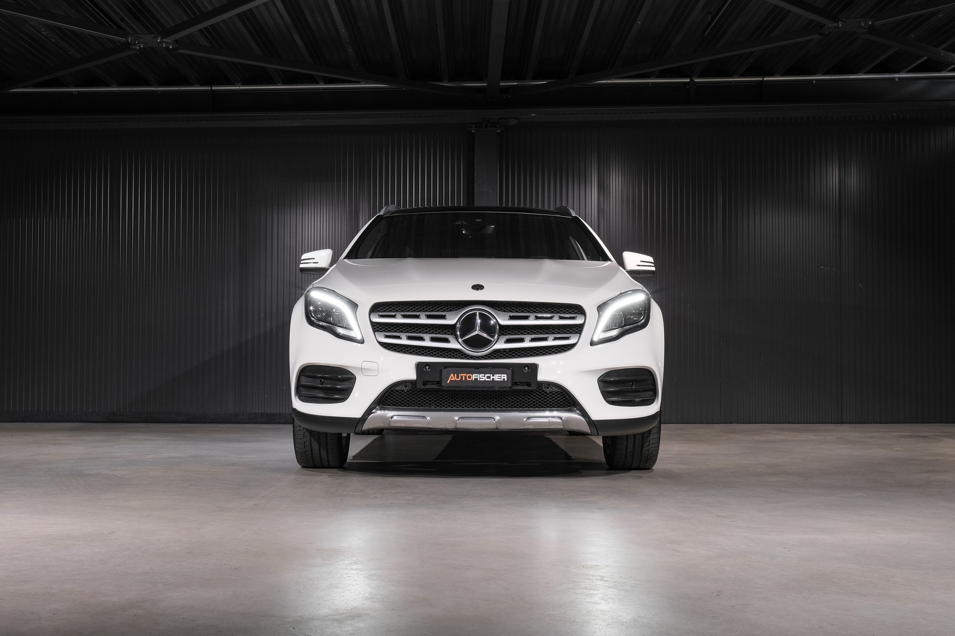 MERCEDES-BENZ GLA 220 AMG Line 4Matic 7G-DCT-showroom-element-2
