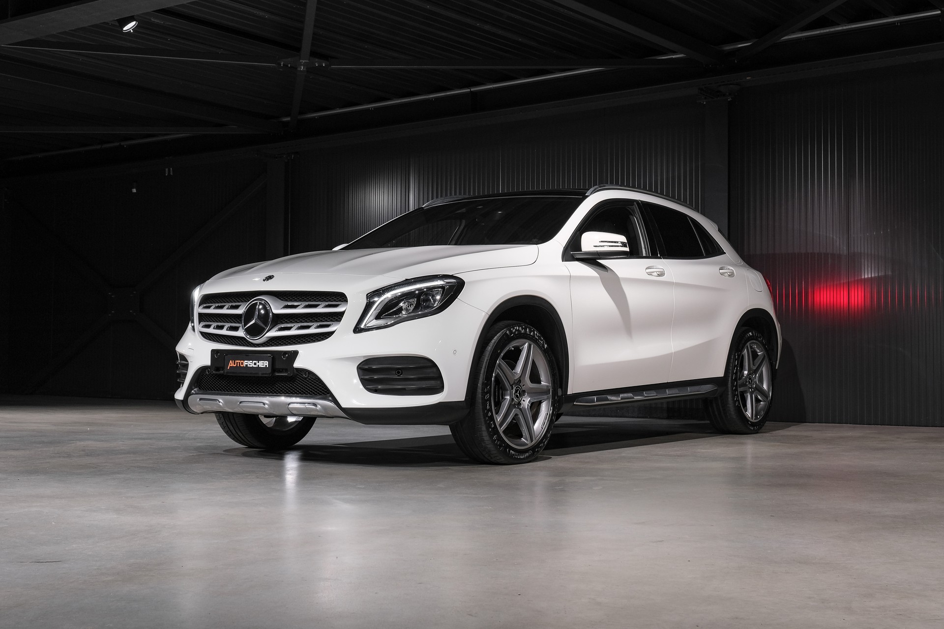 MERCEDES-BENZ GLA 220 AMG Line 4Matic 7G-DCT-showroom-element-3