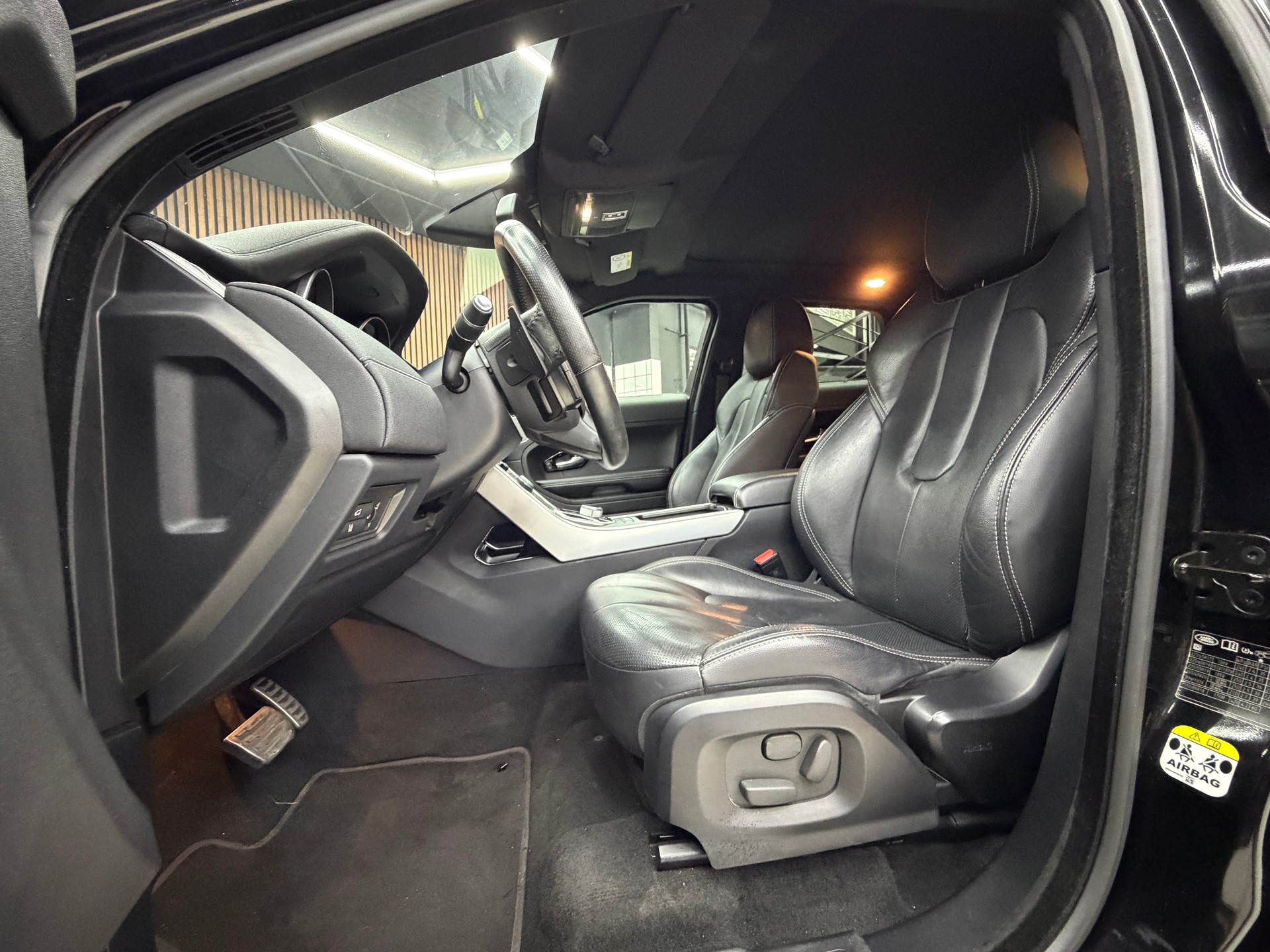 LAND ROVER Range Rover Evoque 2.0 Si4 Dynamic AT9-image-9