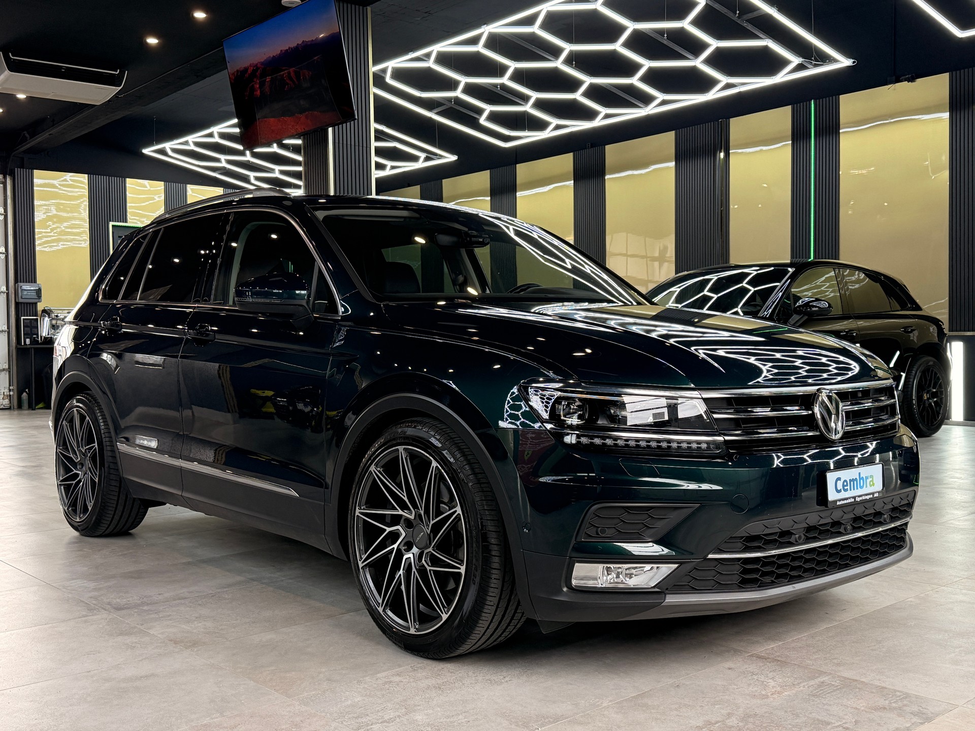 VW Tiguan 2.0TSI Highline 4Motion DSG-image-2