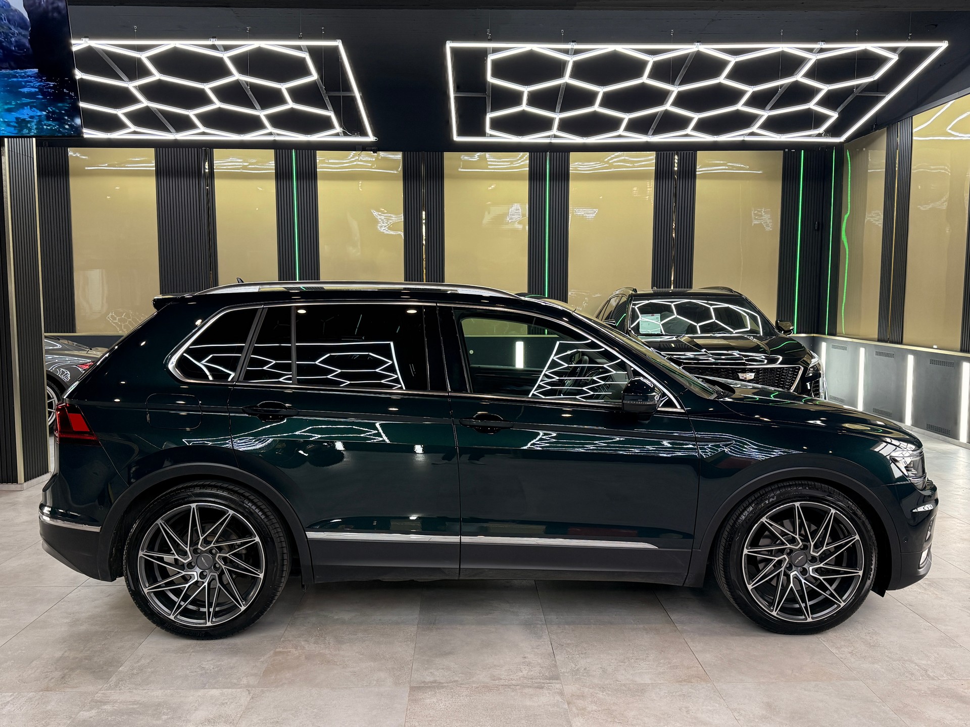 VW Tiguan 2.0TSI Highline 4Motion DSG-image-3