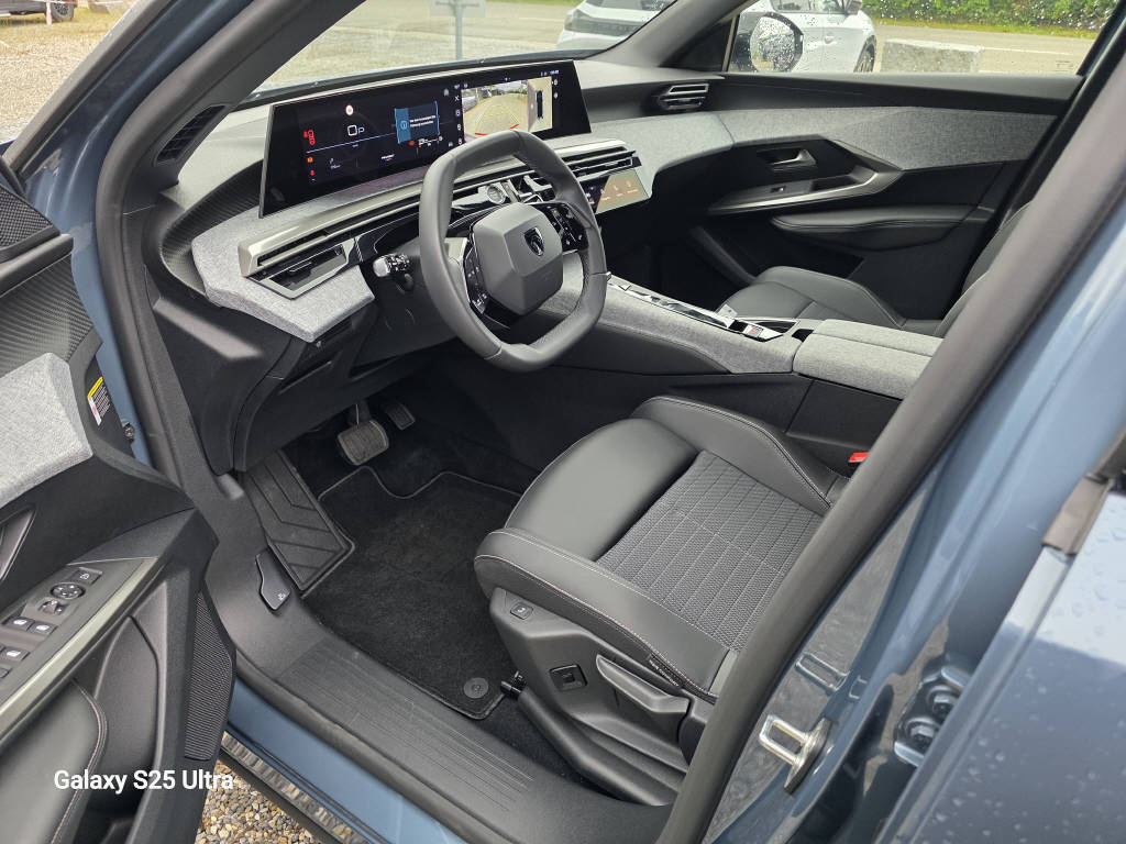 PEUGEOT 3008 1.2 Hybrid Allure-image-4