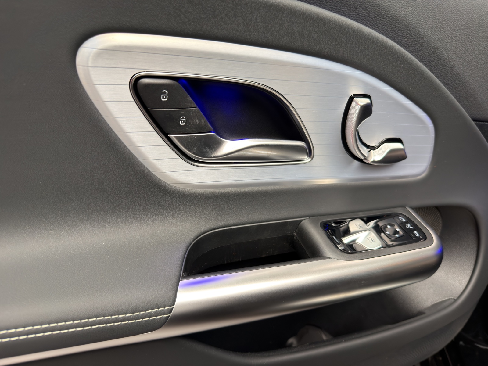 MERCEDES-BENZ CLA 220 4MATIC Shooting Brake-image-11