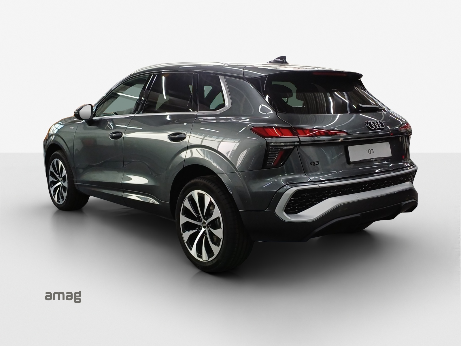 AUDI Q3 SUV 110 kW TFSI S tronic-image-2