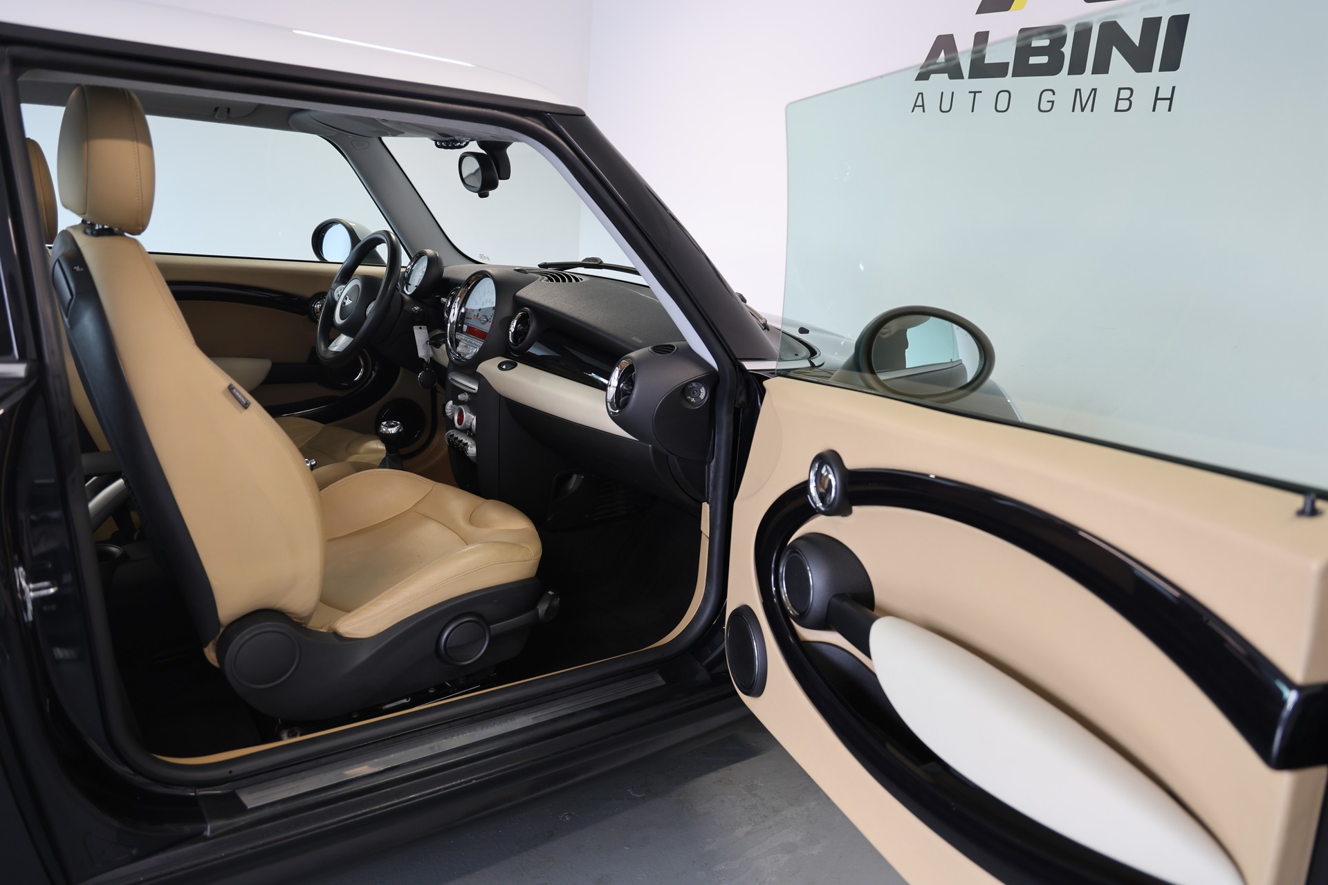 MINI Cooper-image-10