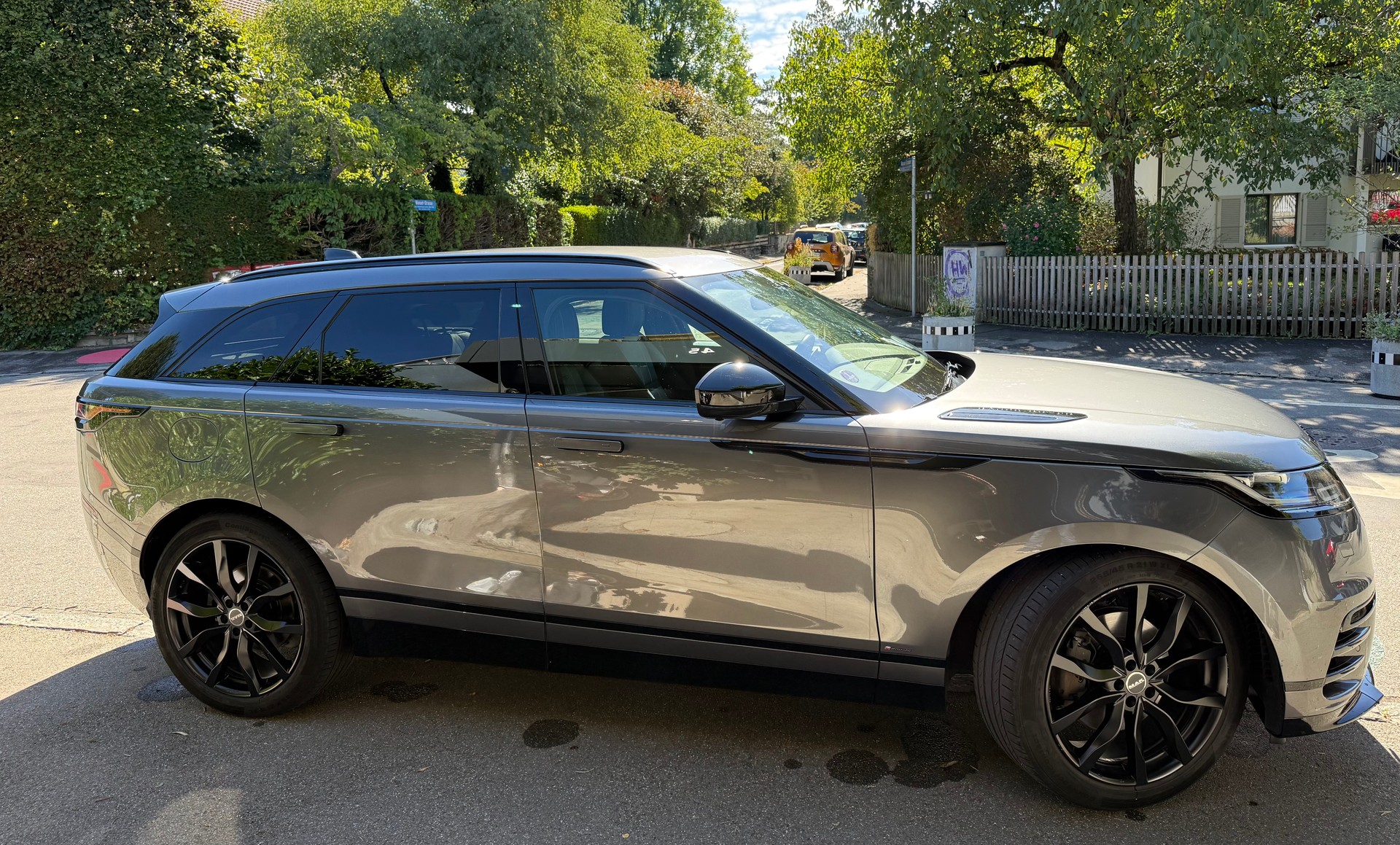 LAND ROVER R-Dynamic P300 S Velar Range Rover-image-1