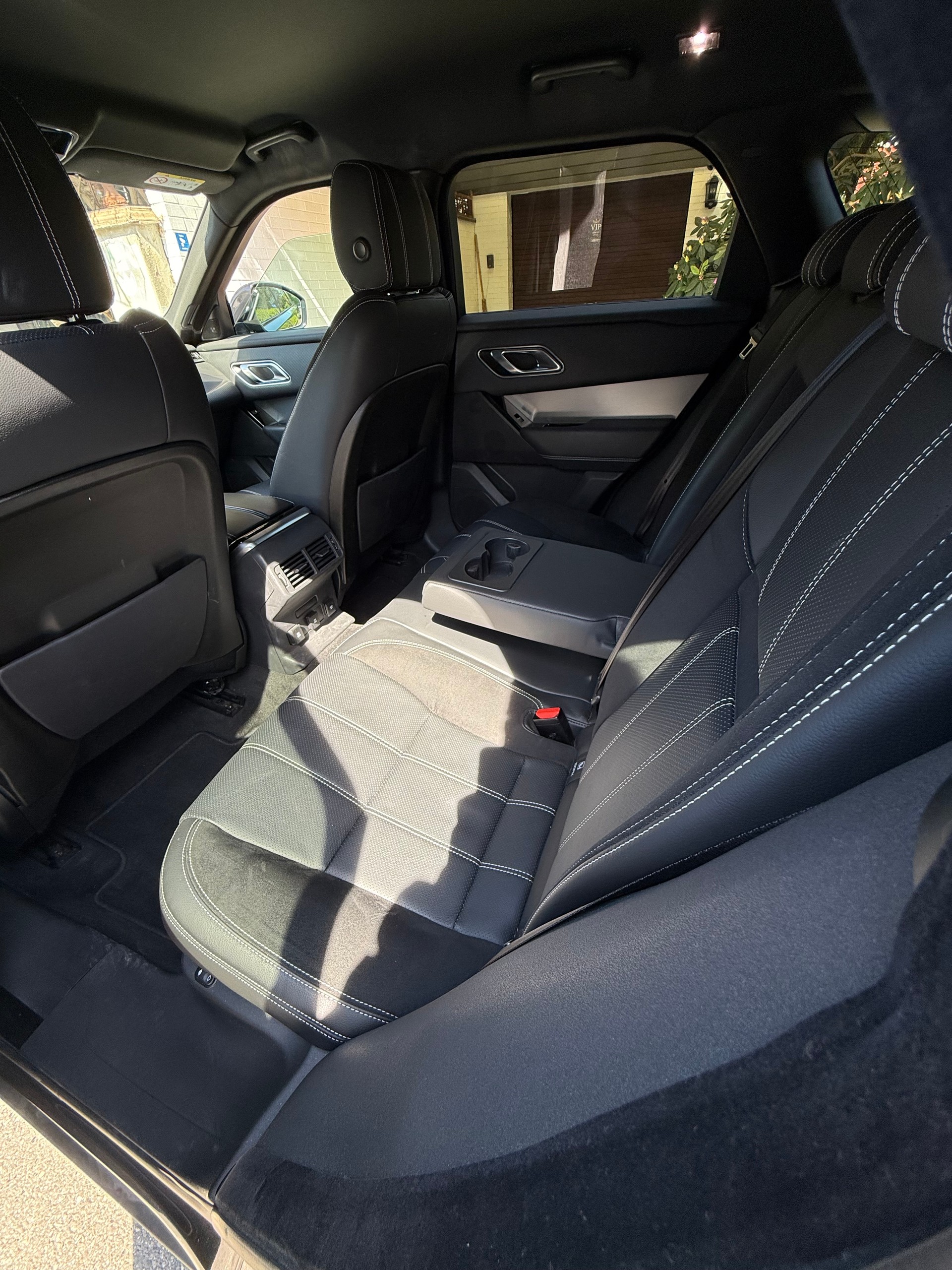 LAND ROVER R-Dynamic P300 S-image-5