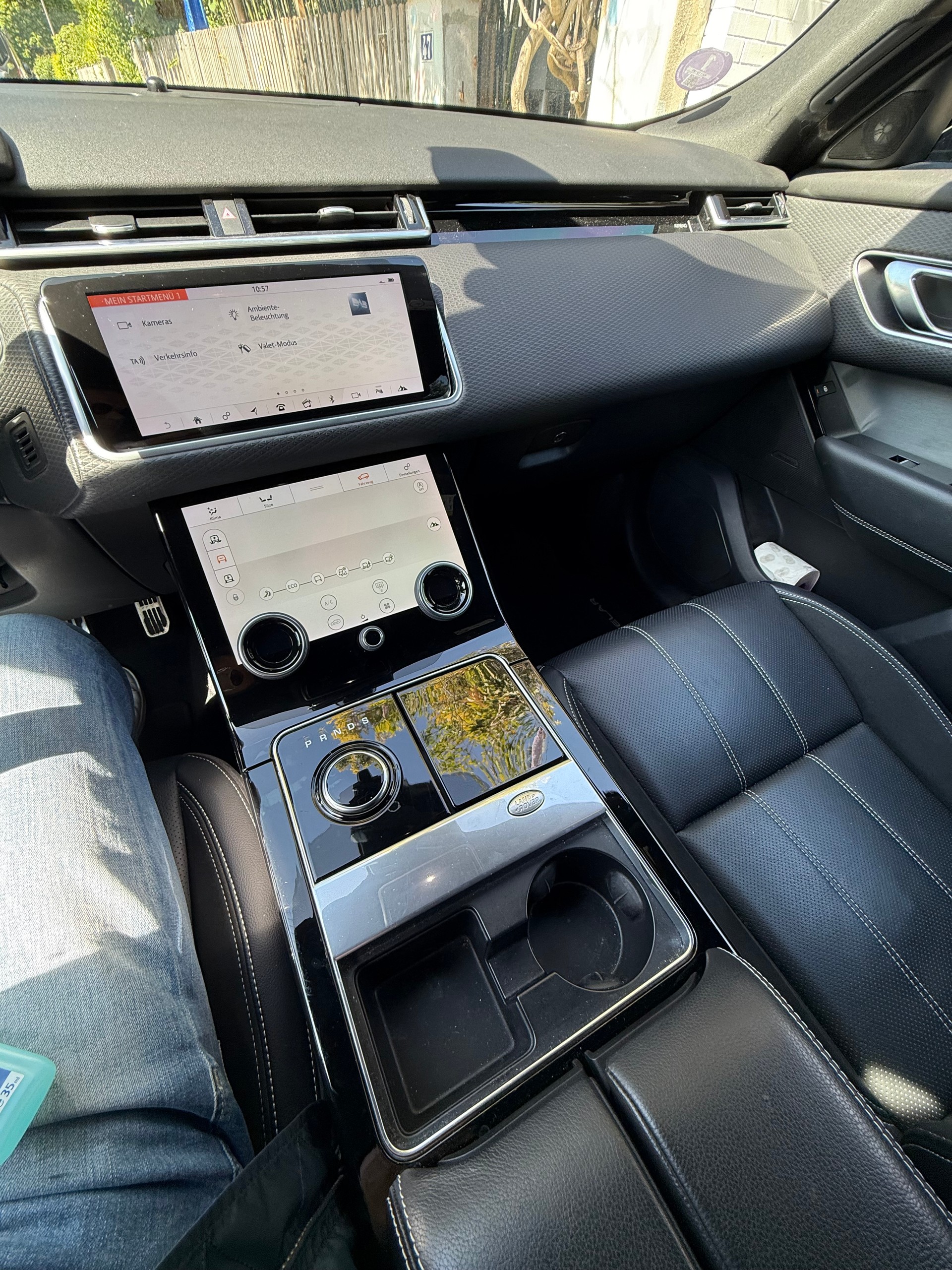LAND ROVER R-Dynamic P300 S-image-3