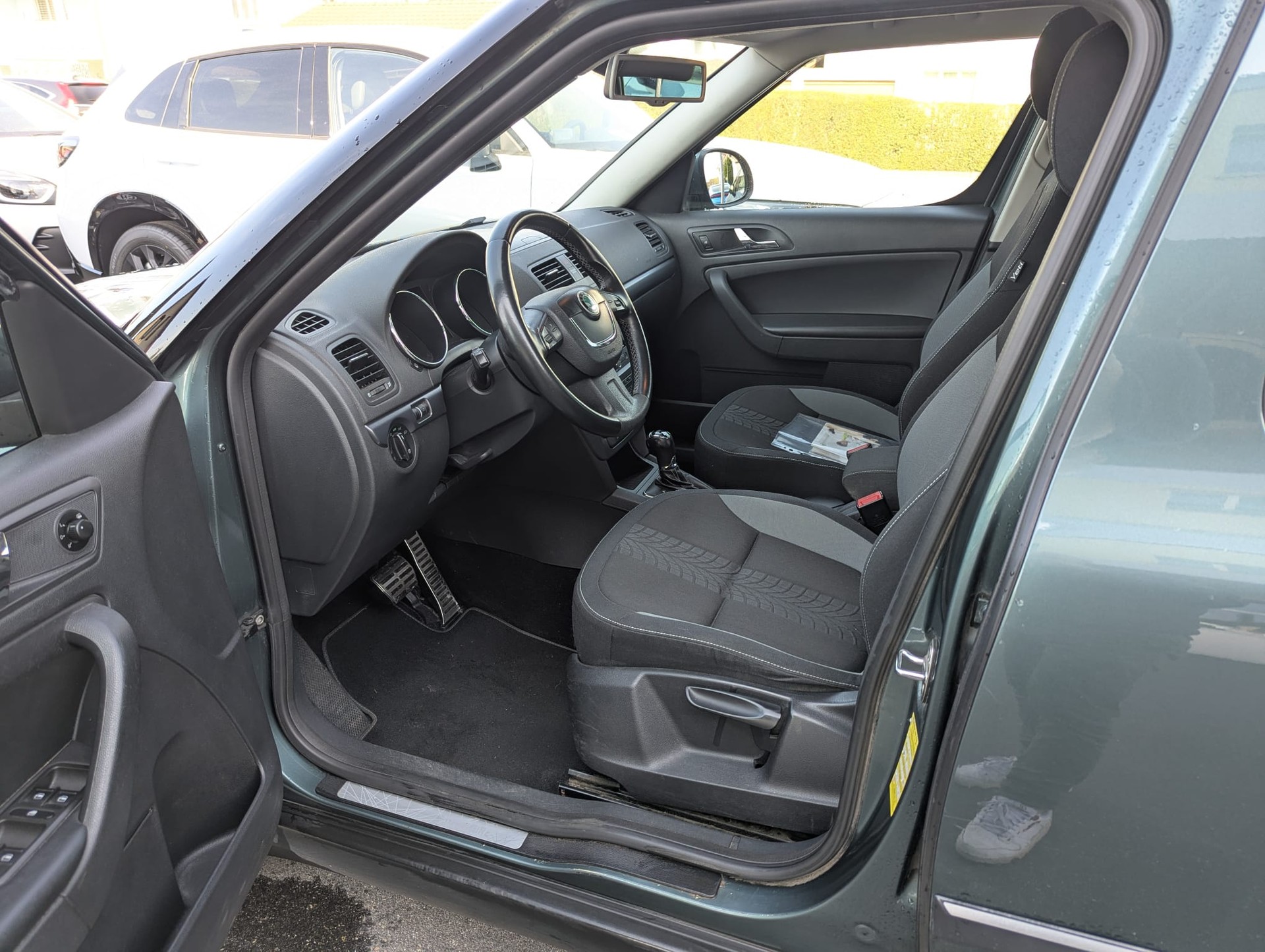 SKODA Yeti 1.8 TSI Ambition 4x4 DSG-image-6