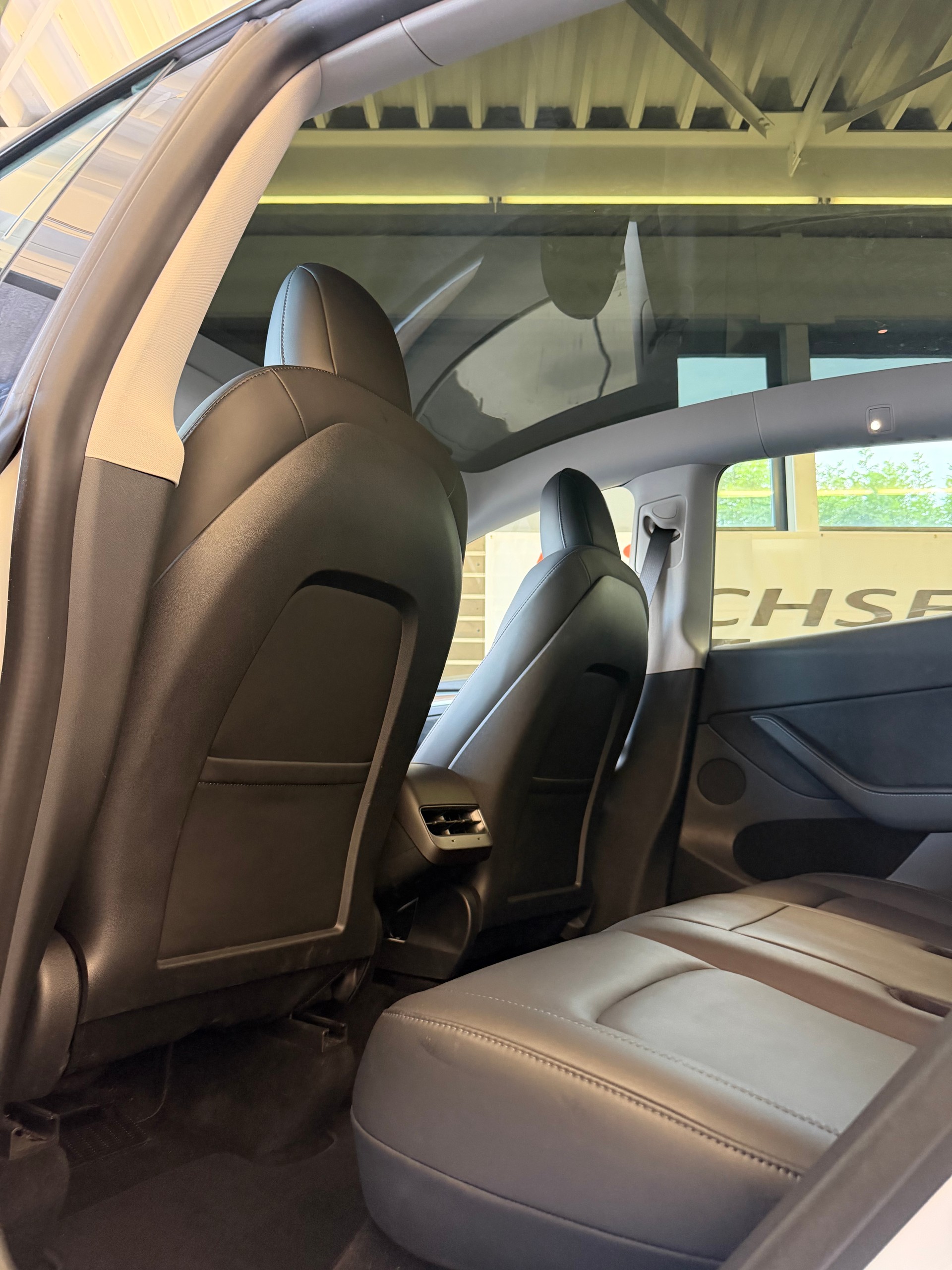 TESLA Model Y Long Range D-image-8