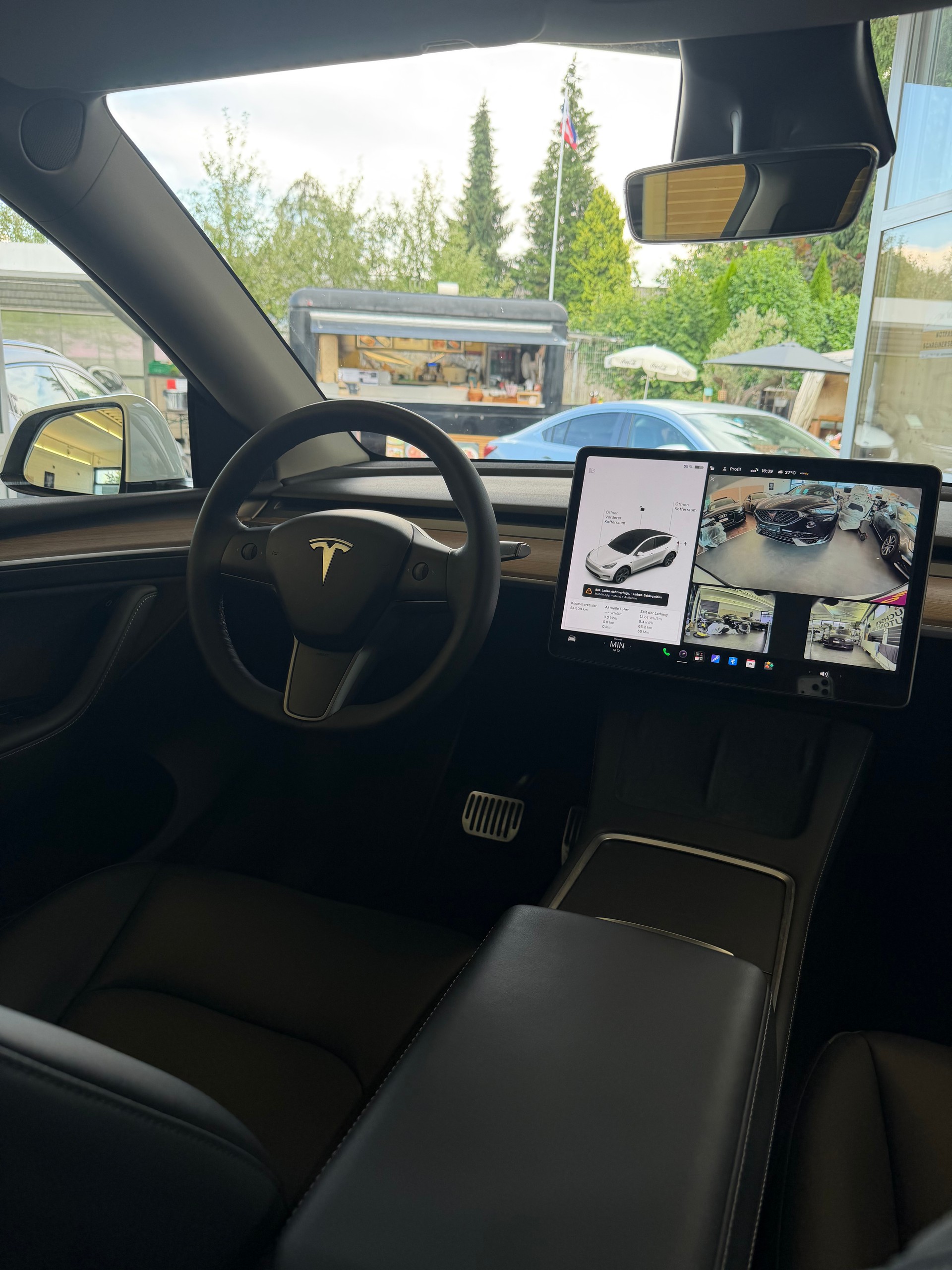 TESLA Model Y Long Range D-image-10